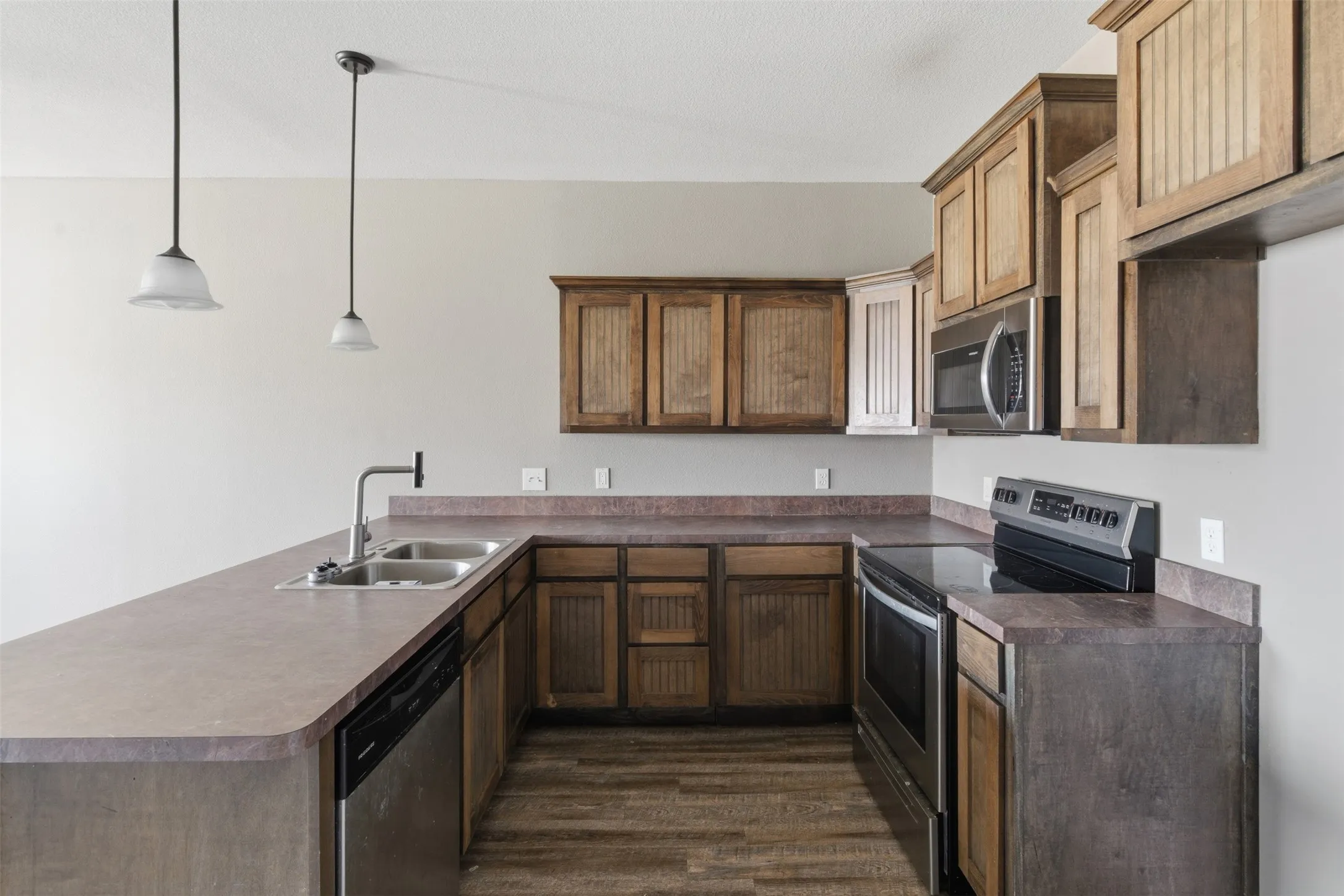 Quadruplex For Rent in Johnson County , 101 W Capps Street B, Rio Vista, Texas 76093, 2 Bedroom, 2 Bathroom, Garage spaces, 953 Sqft, built in 2018, mls#21400929, Real Estate Agent in Rio Vista, Homes For Rent in Johnson county, Homes For Rent in Rio Vista, Realtor in Rio Vista Texas, Real Estate Brokerage Independent Realty Texas, Luminita Cordes Realtor
