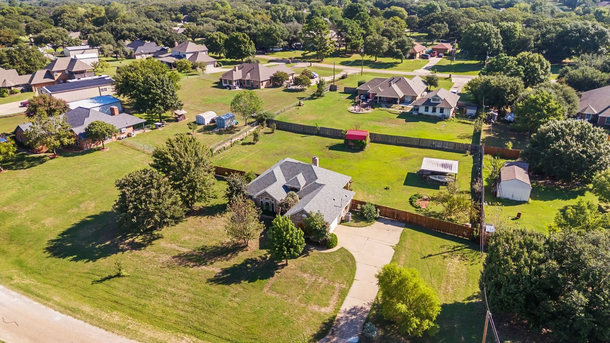 Single Family Residence For Sale in Johnson County , 2609 Castle Road, Burleson, Texas 76028, 3 Bedroom, 2 Bathroom, 2 Garage spaces, 1,955 Sqft, built in 1990, mls#21400925, Real Estate Agent in Burleson, Homes For Sale in Johnson county, Homes For Sale in Burleson, Realtor in Burleson Texas, Real Estate Brokerage Independent Realty Texas, Luminita Cordes Realtor
