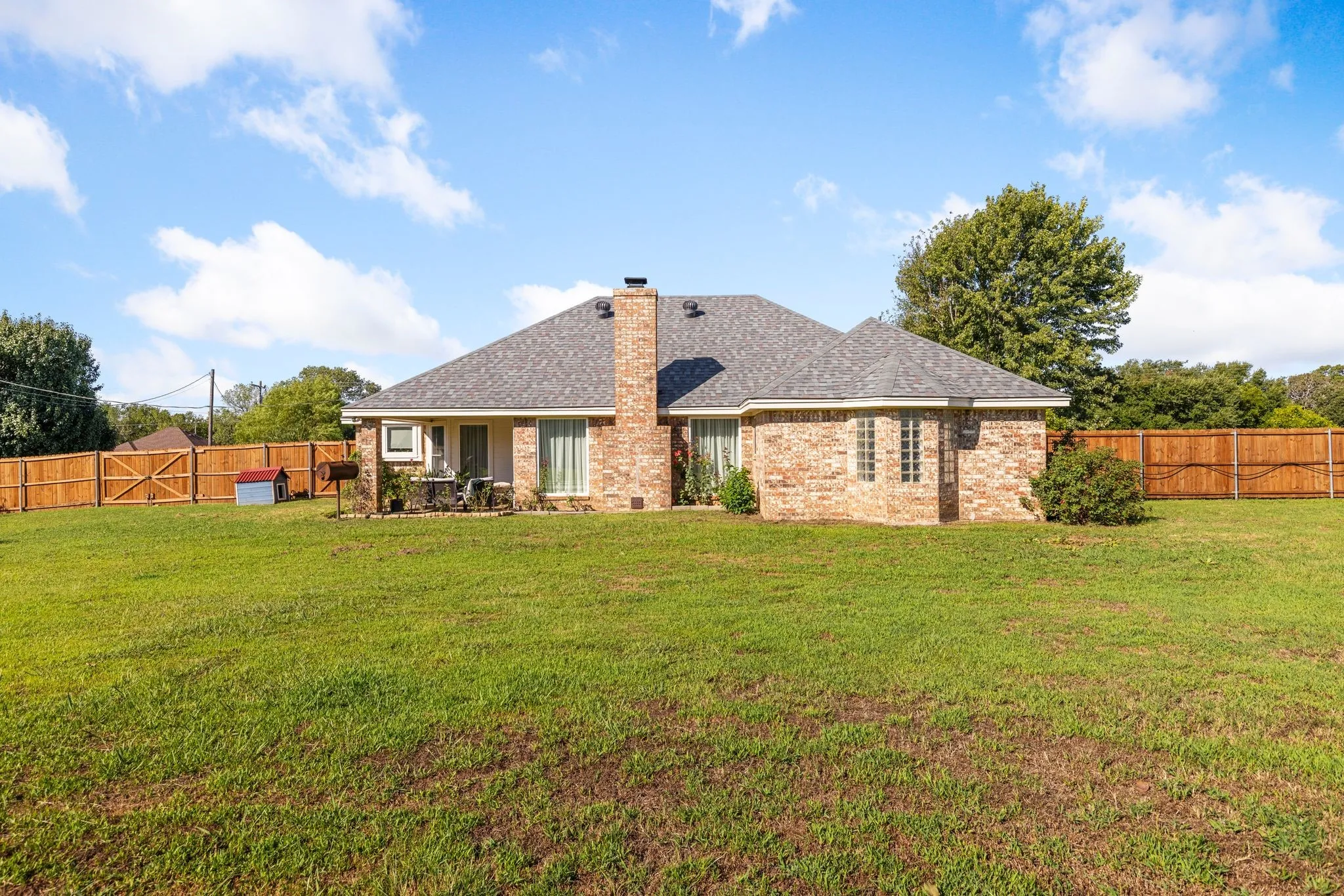 Single Family Residence For Sale in Johnson County , 2609 Castle Road, Burleson, Texas 76028, 3 Bedroom, 2 Bathroom, 2 Garage spaces, 1,955 Sqft, built in 1990, mls#21400925, Real Estate Agent in Burleson, Homes For Sale in Johnson county, Homes For Sale in Burleson, Realtor in Burleson Texas, Real Estate Brokerage Independent Realty Texas, Luminita Cordes Realtor