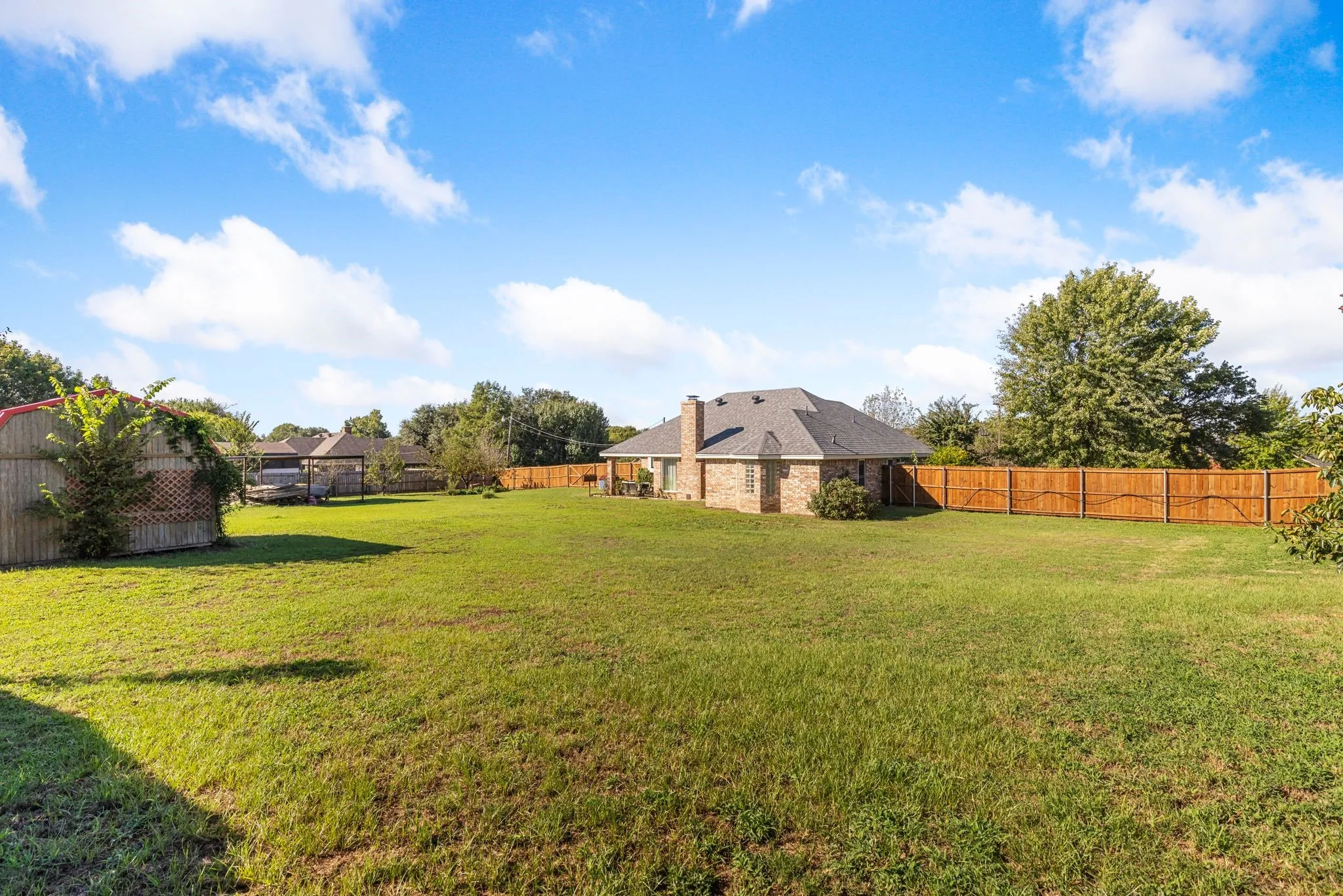 Single Family Residence For Sale in Johnson County , 2609 Castle Road, Burleson, Texas 76028, 3 Bedroom, 2 Bathroom, 2 Garage spaces, 1,955 Sqft, built in 1990, mls#21400925, Real Estate Agent in Burleson, Homes For Sale in Johnson county, Homes For Sale in Burleson, Realtor in Burleson Texas, Real Estate Brokerage Independent Realty Texas, Luminita Cordes Realtor