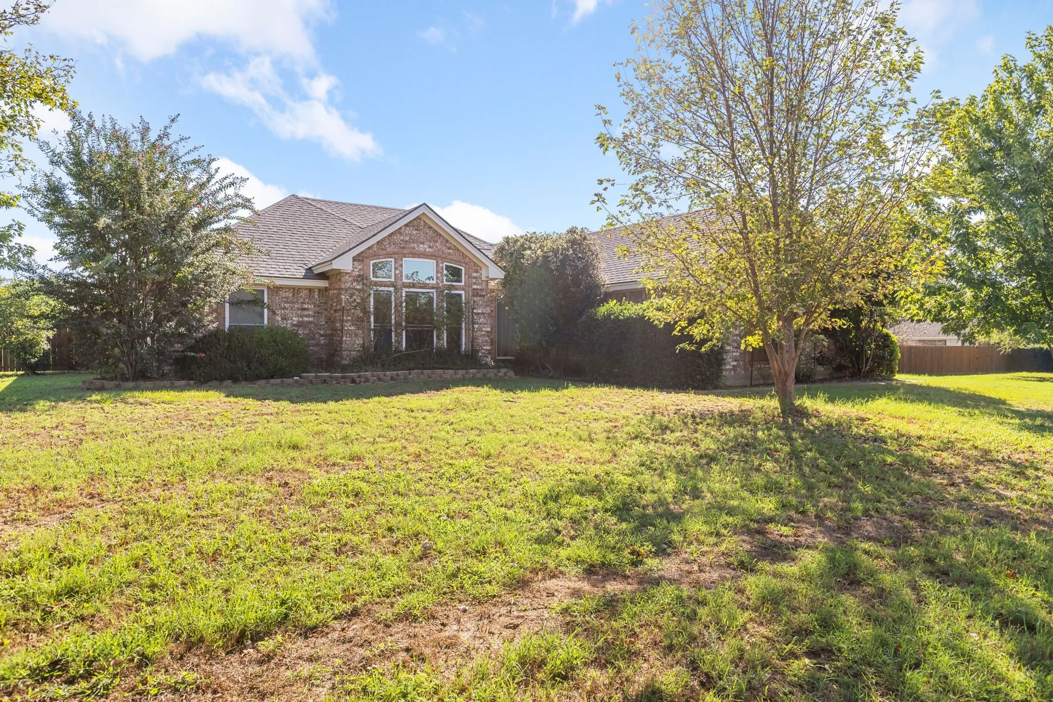 Single Family Residence For Sale in Johnson County , 2609 Castle Road, Burleson, Texas 76028, 3 Bedroom, 2 Bathroom, 2 Garage spaces, 1,955 Sqft, built in 1990, mls#21400925, Real Estate Agent in Burleson, Homes For Sale in Johnson county, Homes For Sale in Burleson, Realtor in Burleson Texas, Real Estate Brokerage Independent Realty Texas, Luminita Cordes Realtor