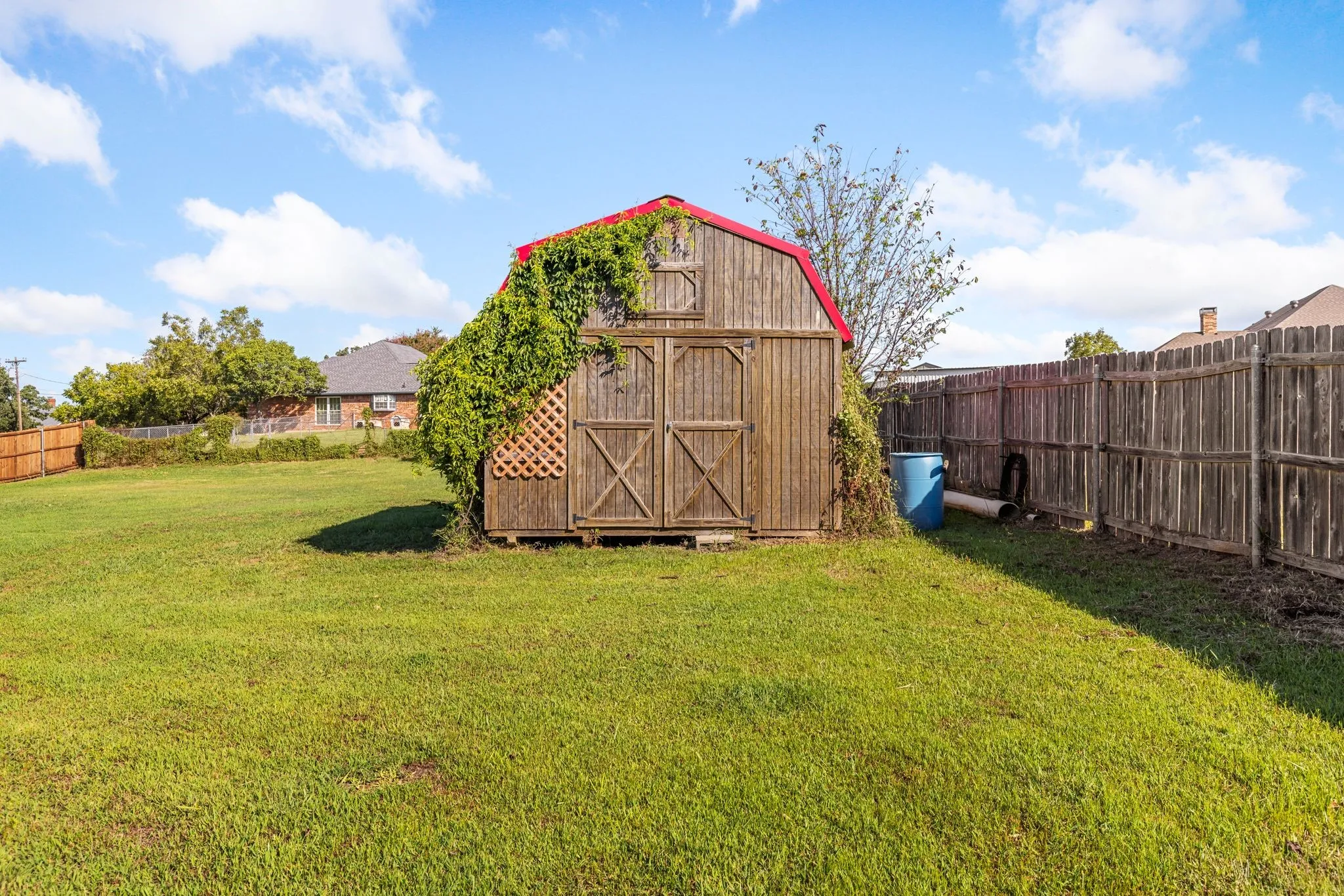 Single Family Residence For Sale in Johnson County , 2609 Castle Road, Burleson, Texas 76028, 3 Bedroom, 2 Bathroom, 2 Garage spaces, 1,955 Sqft, built in 1990, mls#21400925, Real Estate Agent in Burleson, Homes For Sale in Johnson county, Homes For Sale in Burleson, Realtor in Burleson Texas, Real Estate Brokerage Independent Realty Texas, Luminita Cordes Realtor