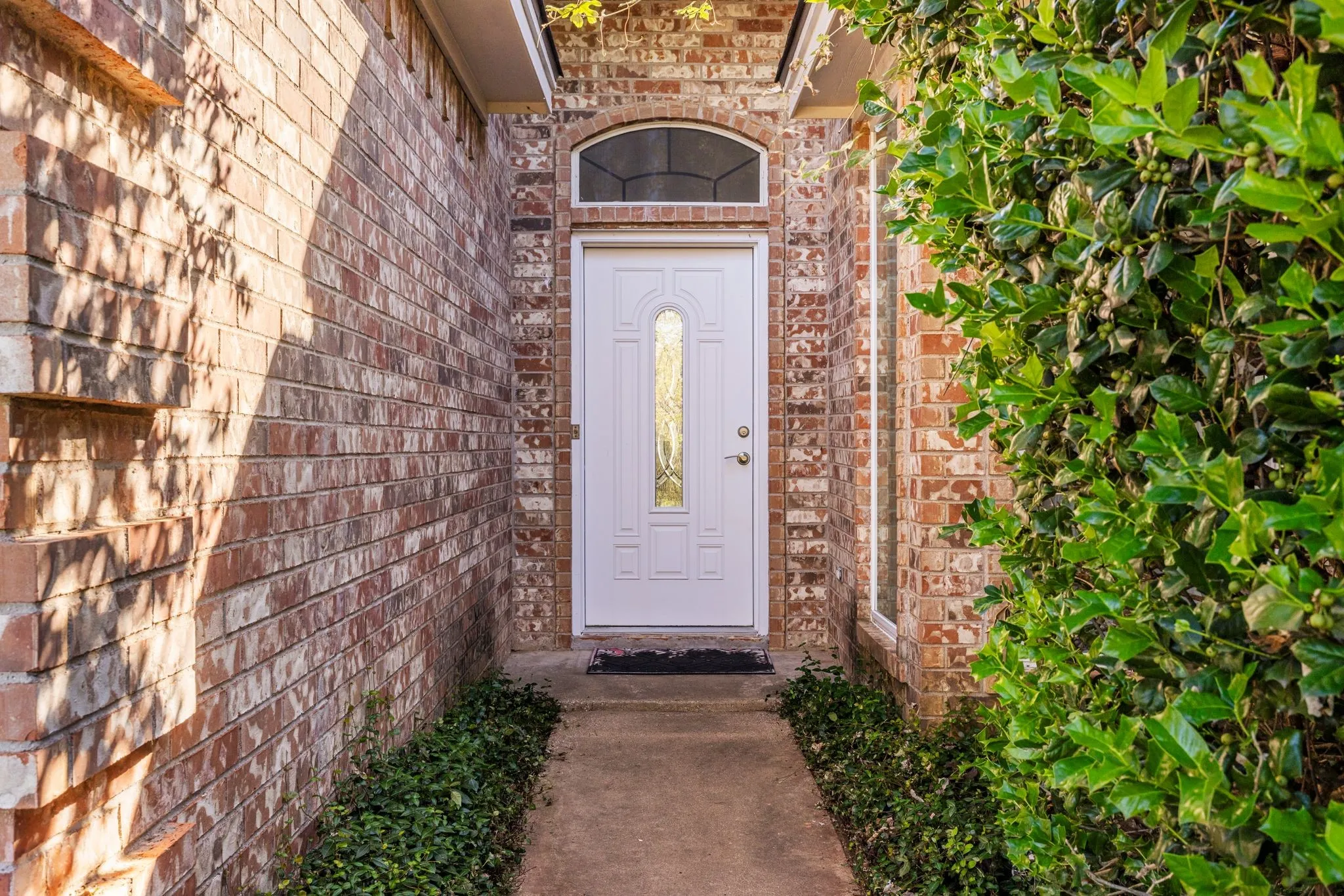 Single Family Residence For Sale in Johnson County , 2609 Castle Road, Burleson, Texas 76028, 3 Bedroom, 2 Bathroom, 2 Garage spaces, 1,955 Sqft, built in 1990, mls#21400925, Real Estate Agent in Burleson, Homes For Sale in Johnson county, Homes For Sale in Burleson, Realtor in Burleson Texas, Real Estate Brokerage Independent Realty Texas, Luminita Cordes Realtor