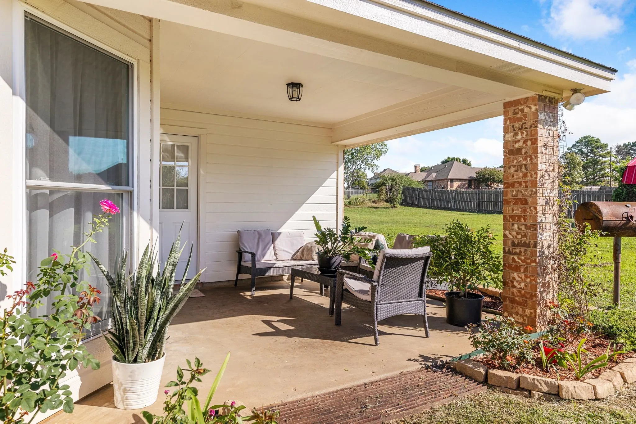 Single Family Residence For Sale in Johnson County , 2609 Castle Road, Burleson, Texas 76028, 3 Bedroom, 2 Bathroom, 2 Garage spaces, 1,955 Sqft, built in 1990, mls#21400925, Real Estate Agent in Burleson, Homes For Sale in Johnson county, Homes For Sale in Burleson, Realtor in Burleson Texas, Real Estate Brokerage Independent Realty Texas, Luminita Cordes Realtor