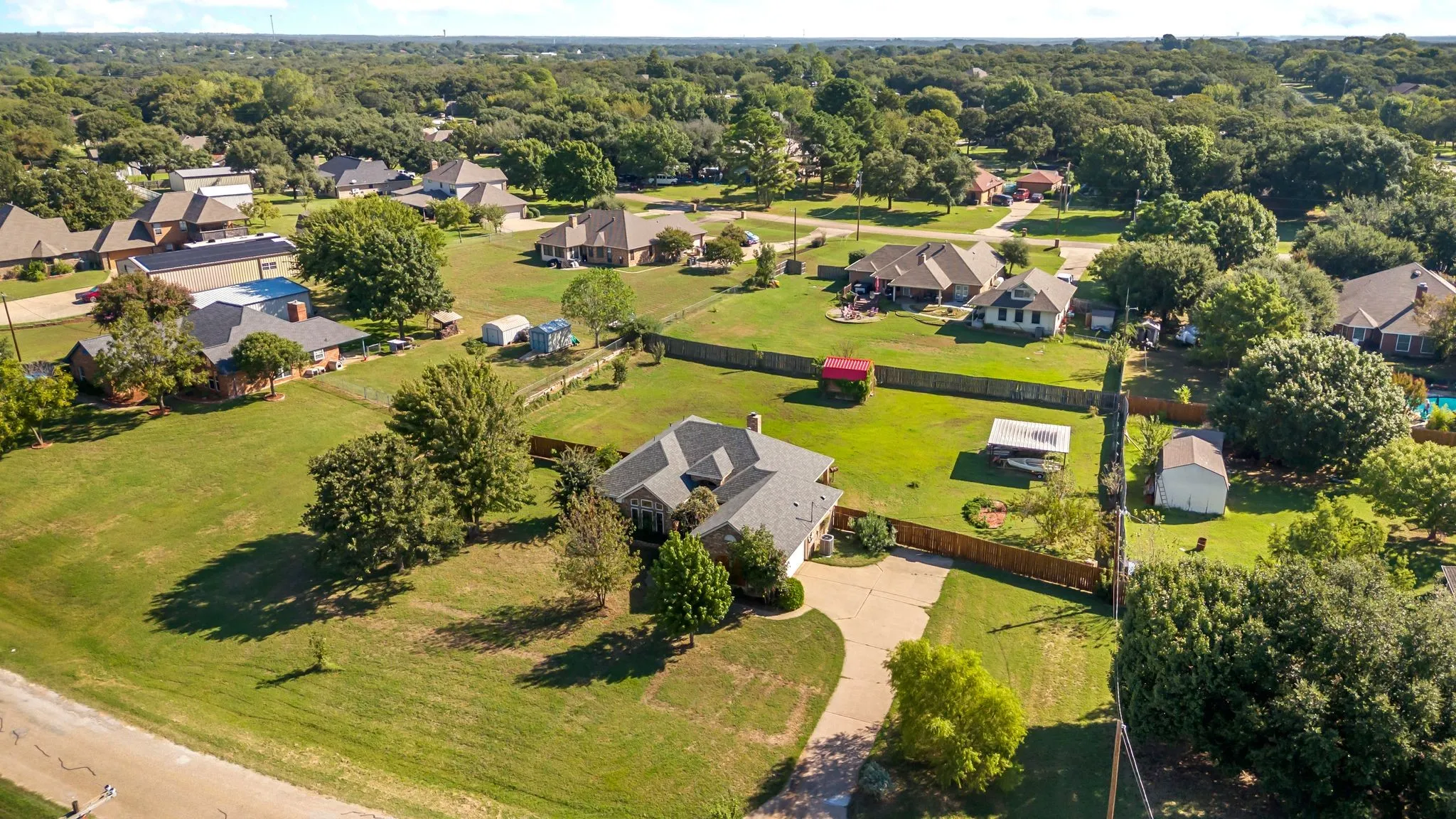 Single Family Residence For Sale in Johnson County , 2609 Castle Road, Burleson, Texas 76028, 3 Bedroom, 2 Bathroom, 2 Garage spaces, 1,955 Sqft, built in 1990, mls#21400925, Real Estate Agent in Burleson, Homes For Sale in Johnson county, Homes For Sale in Burleson, Realtor in Burleson Texas, Real Estate Brokerage Independent Realty Texas, Luminita Cordes Realtor