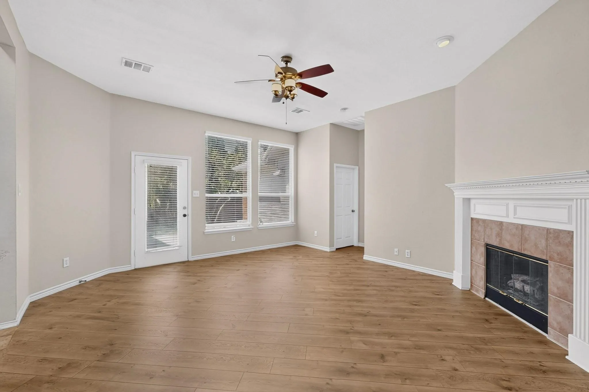 Single Family Residence For Rent in Collin County , 10201 Max Lane, Frisco, Texas 75035, 3 Bedroom, 2 Bathroom, 2 Garage spaces, 2,142 Sqft, built in 1995, mls#21400927, Real Estate Agent in Frisco, Homes For Rent in Collin county, Homes For Rent in Frisco, Realtor in Frisco Texas, Real Estate Brokerage Independent Realty Texas, Luminita Cordes Realtor