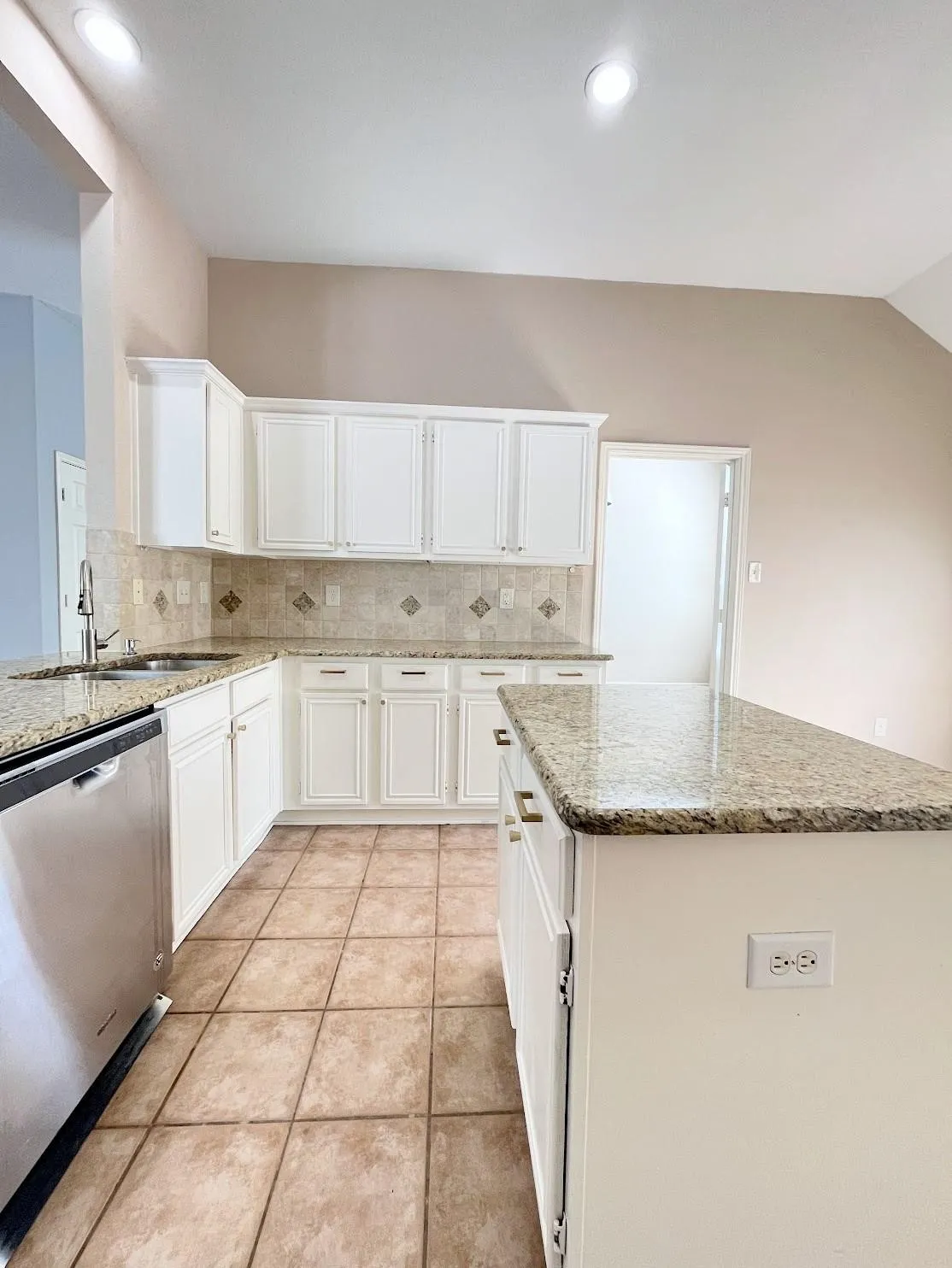 Single Family Residence For Rent in Collin County , 10201 Max Lane, Frisco, Texas 75035, 3 Bedroom, 2 Bathroom, 2 Garage spaces, 2,142 Sqft, built in 1995, mls#21400927, Real Estate Agent in Frisco, Homes For Rent in Collin county, Homes For Rent in Frisco, Realtor in Frisco Texas, Real Estate Brokerage Independent Realty Texas, Luminita Cordes Realtor