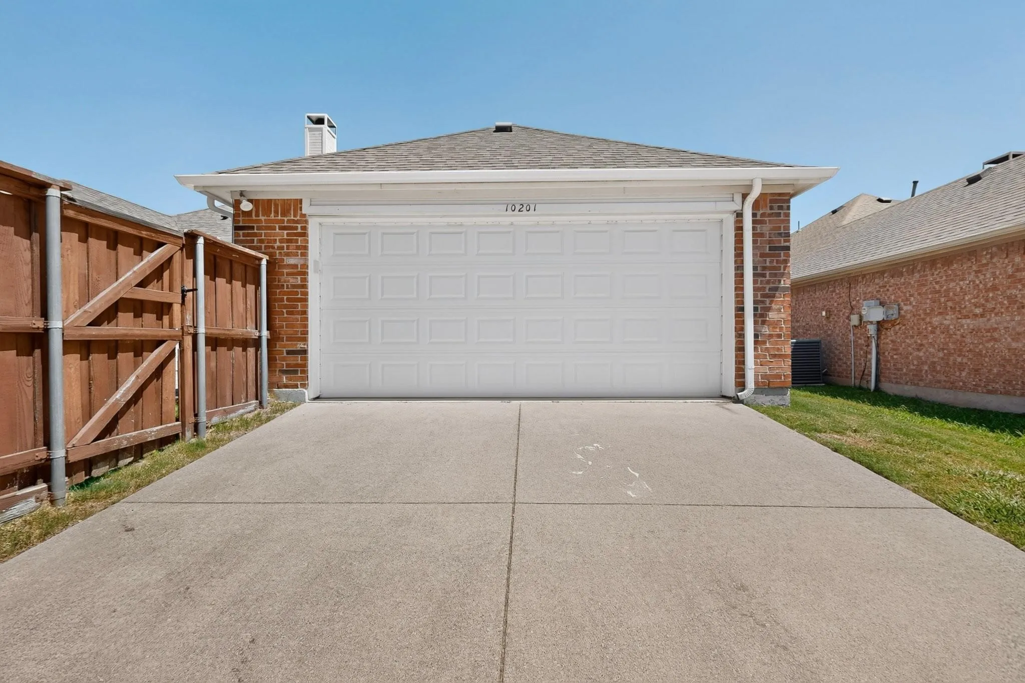 Single Family Residence For Rent in Collin County , 10201 Max Lane, Frisco, Texas 75035, 3 Bedroom, 2 Bathroom, 2 Garage spaces, 2,142 Sqft, built in 1995, mls#21400927, Real Estate Agent in Frisco, Homes For Rent in Collin county, Homes For Rent in Frisco, Realtor in Frisco Texas, Real Estate Brokerage Independent Realty Texas, Luminita Cordes Realtor