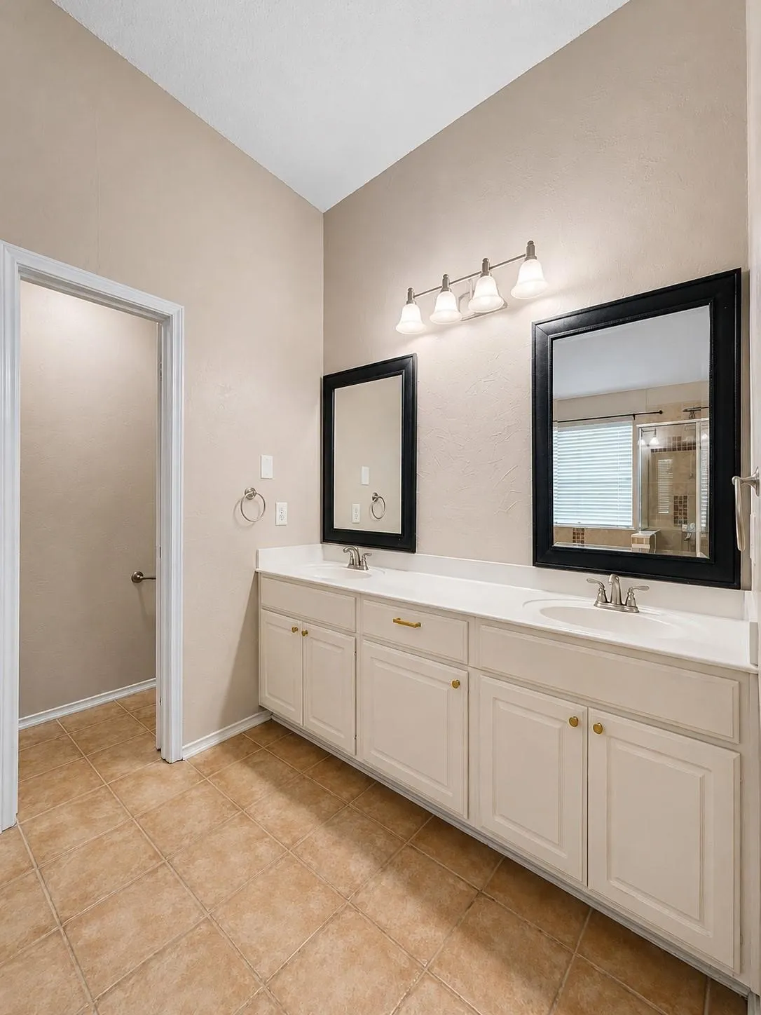 Single Family Residence For Rent in Collin County , 10201 Max Lane, Frisco, Texas 75035, 3 Bedroom, 2 Bathroom, 2 Garage spaces, 2,142 Sqft, built in 1995, mls#21400927, Real Estate Agent in Frisco, Homes For Rent in Collin county, Homes For Rent in Frisco, Realtor in Frisco Texas, Real Estate Brokerage Independent Realty Texas, Luminita Cordes Realtor