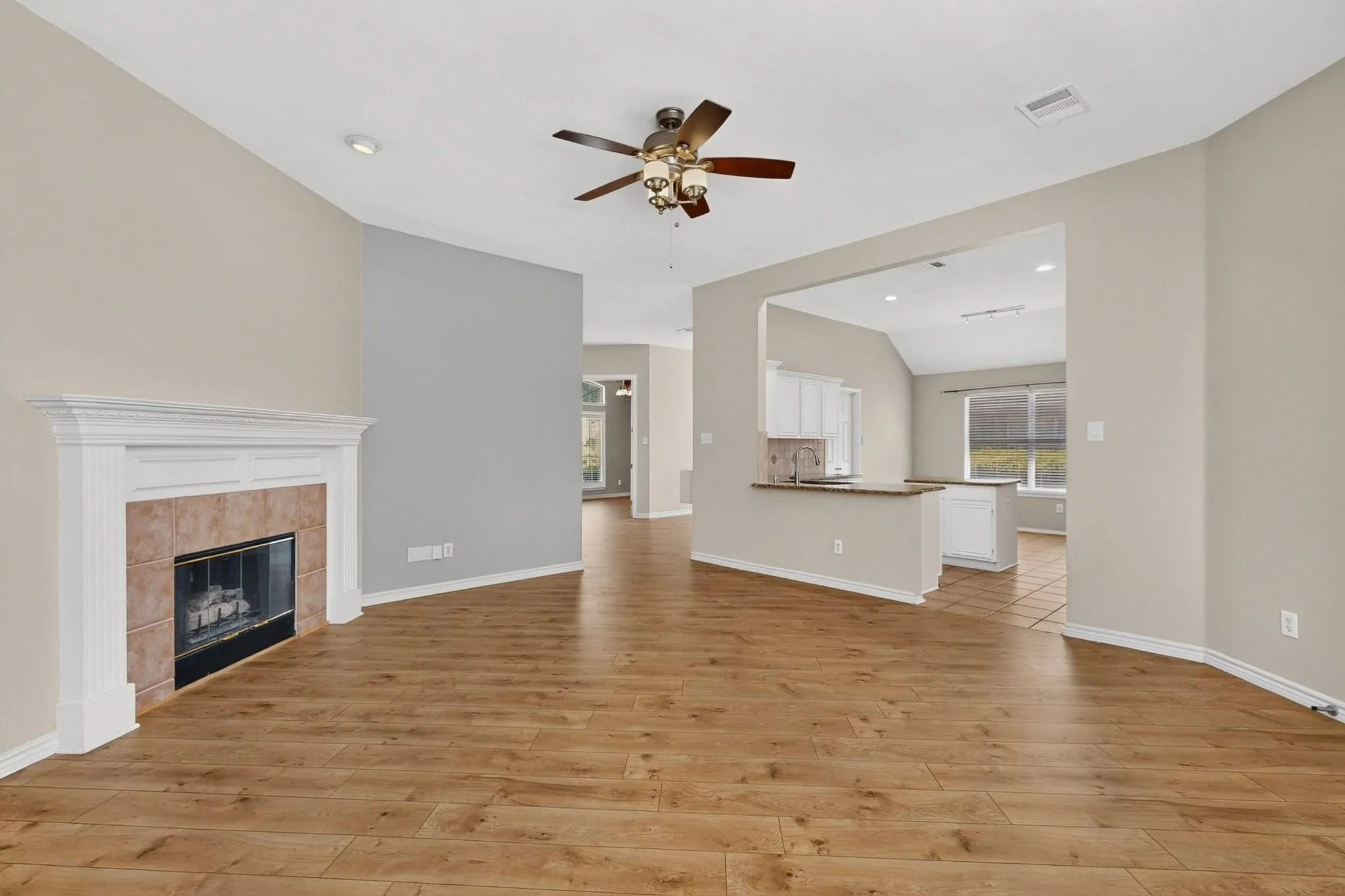Single Family Residence For Rent in Collin County , 10201 Max Lane, Frisco, Texas 75035, 3 Bedroom, 2 Bathroom, 2 Garage spaces, 2,142 Sqft, built in 1995, mls#21400927, Real Estate Agent in Frisco, Homes For Rent in Collin county, Homes For Rent in Frisco, Realtor in Frisco Texas, Real Estate Brokerage Independent Realty Texas, Luminita Cordes Realtor