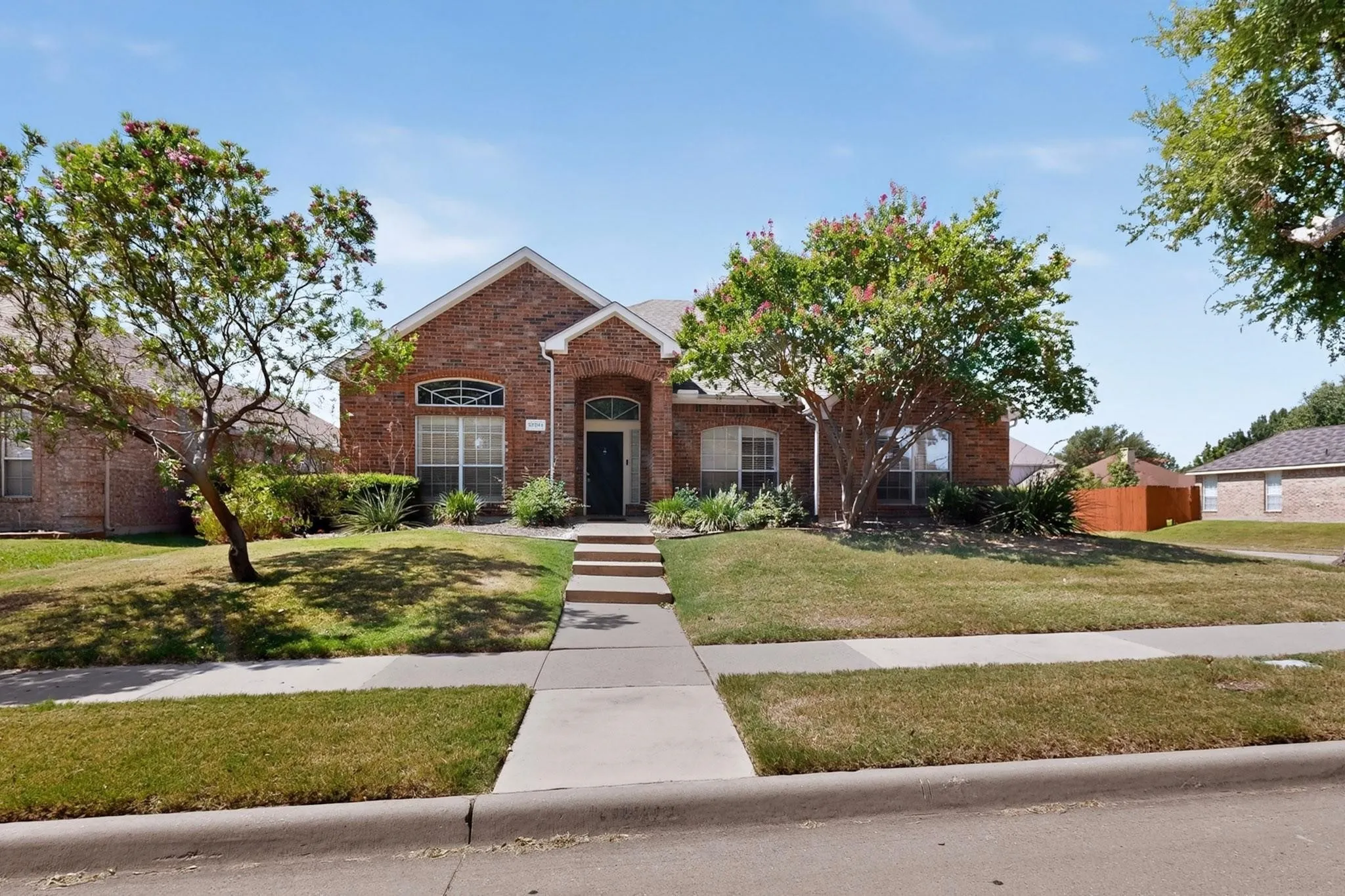 Single Family Residence For Rent in Collin County , 10201 Max Lane, Frisco, Texas 75035, 3 Bedroom, 2 Bathroom, 2 Garage spaces, 2,142 Sqft, built in 1995, mls#21400927, Real Estate Agent in Frisco, Homes For Rent in Collin county, Homes For Rent in Frisco, Realtor in Frisco Texas, Real Estate Brokerage Independent Realty Texas, Luminita Cordes Realtor