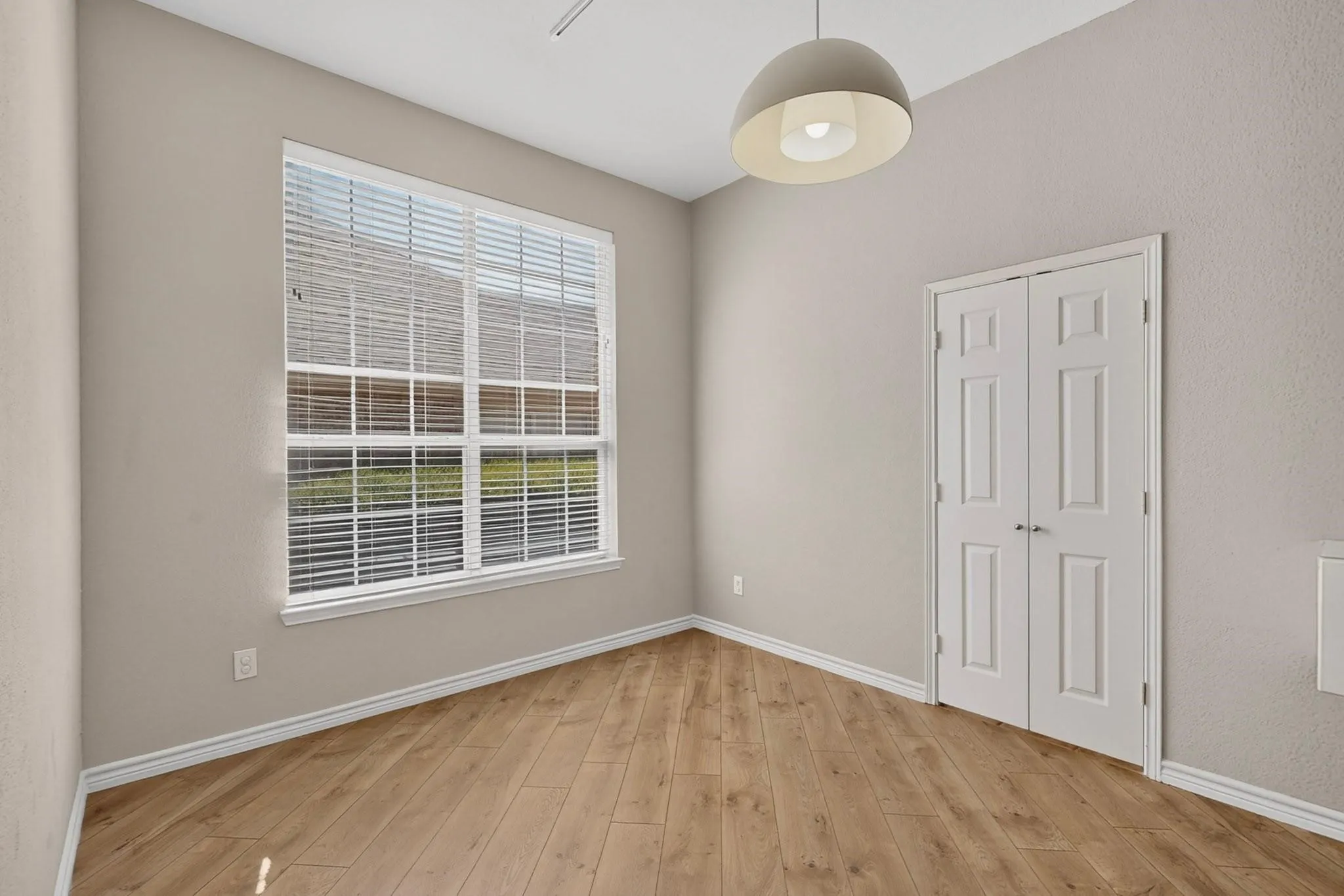 Single Family Residence For Rent in Collin County , 10201 Max Lane, Frisco, Texas 75035, 3 Bedroom, 2 Bathroom, 2 Garage spaces, 2,142 Sqft, built in 1995, mls#21400927, Real Estate Agent in Frisco, Homes For Rent in Collin county, Homes For Rent in Frisco, Realtor in Frisco Texas, Real Estate Brokerage Independent Realty Texas, Luminita Cordes Realtor