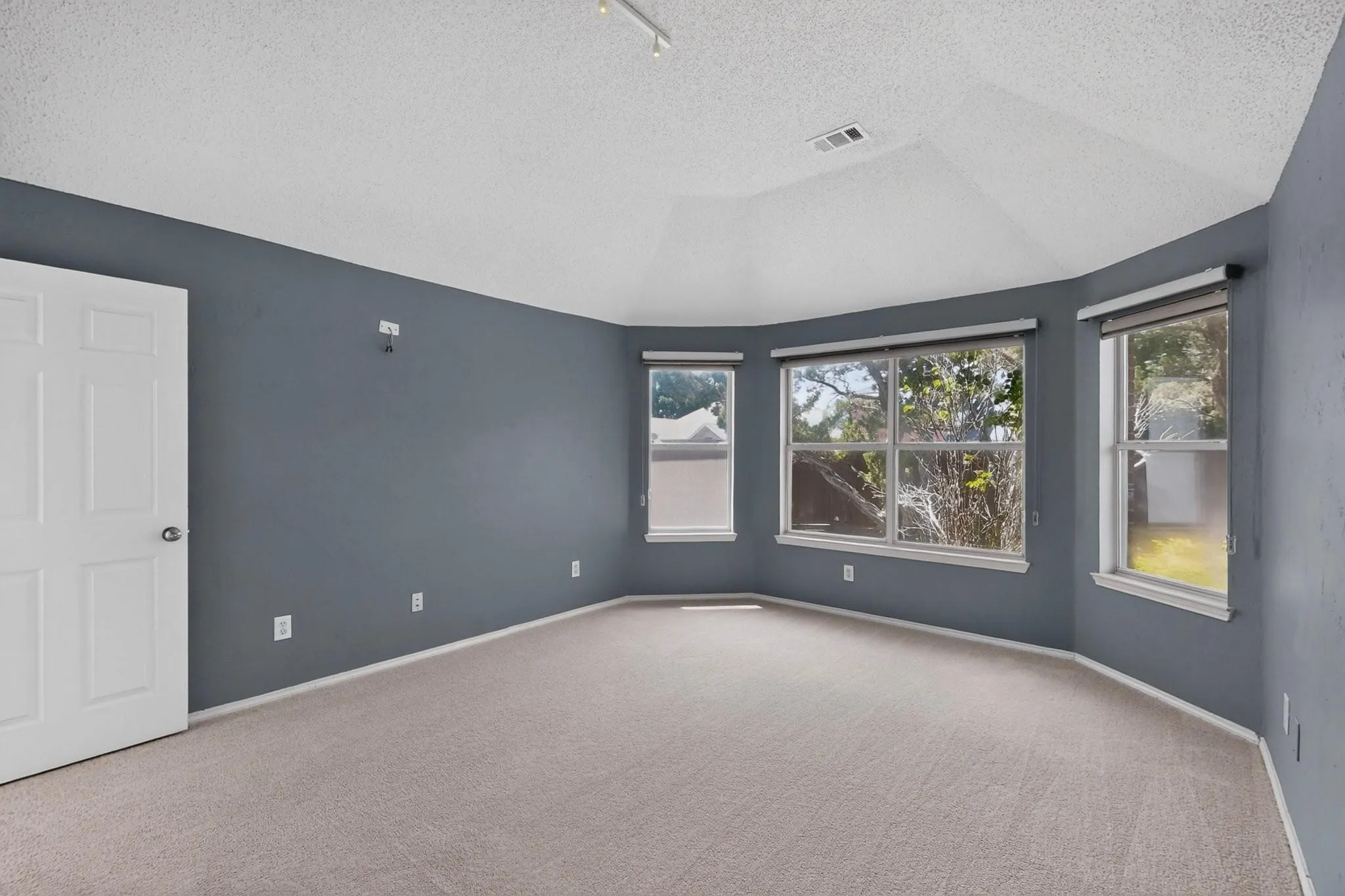 Single Family Residence For Rent in Collin County , 10201 Max Lane, Frisco, Texas 75035, 3 Bedroom, 2 Bathroom, 2 Garage spaces, 2,142 Sqft, built in 1995, mls#21400927, Real Estate Agent in Frisco, Homes For Rent in Collin county, Homes For Rent in Frisco, Realtor in Frisco Texas, Real Estate Brokerage Independent Realty Texas, Luminita Cordes Realtor