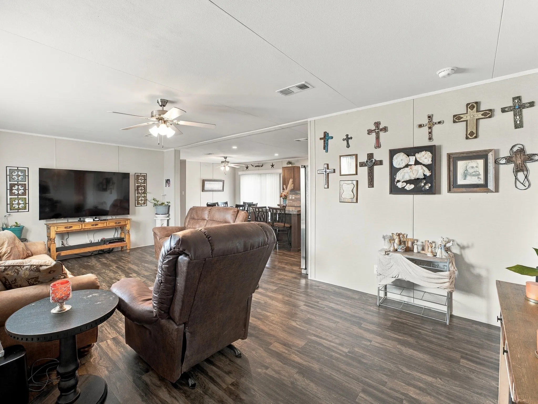 Manufactured Home For Sale in Wise County , 123 Dove Court, Runaway Bay, Texas 76426, 4 Bedroom, 2 Bathroom, 1 Garage spaces, 1,493 Sqft, built in 2024, mls#21398357, Real Estate Agent in Runaway Bay, Homes For Sale in Wise county, Homes For Sale in Runaway Bay, Realtor in Runaway Bay Texas, Real Estate Brokerage Independent Realty Texas, Luminita Cordes Realtor