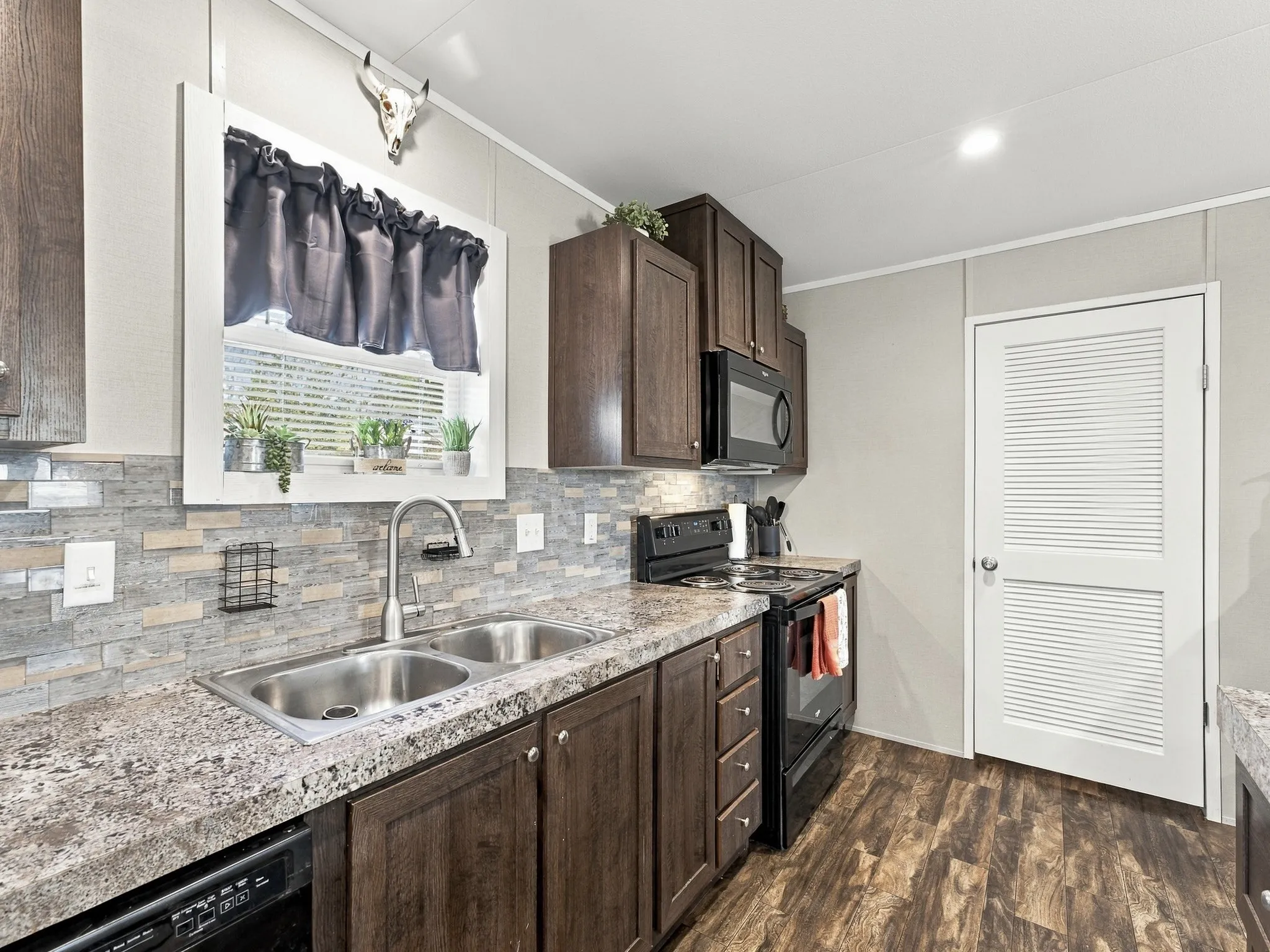 Manufactured Home For Sale in Wise County , 123 Dove Court, Runaway Bay, Texas 76426, 4 Bedroom, 2 Bathroom, 1 Garage spaces, 1,493 Sqft, built in 2024, mls#21398357, Real Estate Agent in Runaway Bay, Homes For Sale in Wise county, Homes For Sale in Runaway Bay, Realtor in Runaway Bay Texas, Real Estate Brokerage Independent Realty Texas, Luminita Cordes Realtor