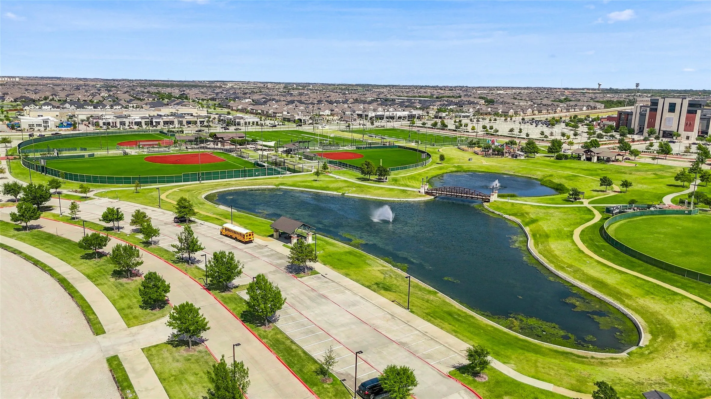 Single Family Residence For Sale in Collin County , 840 Waterview Drive, Prosper, Texas 75078, 4 Bedroom, 4 Bathroom, 3 Garage spaces, 3,843 Sqft, built in 2016, mls#21399130, Real Estate Agent in Prosper, Homes For Sale in Collin county, Homes For Sale in Prosper, Realtor in Prosper Texas, Real Estate Brokerage Independent Realty Texas, Luminita Cordes Realtor