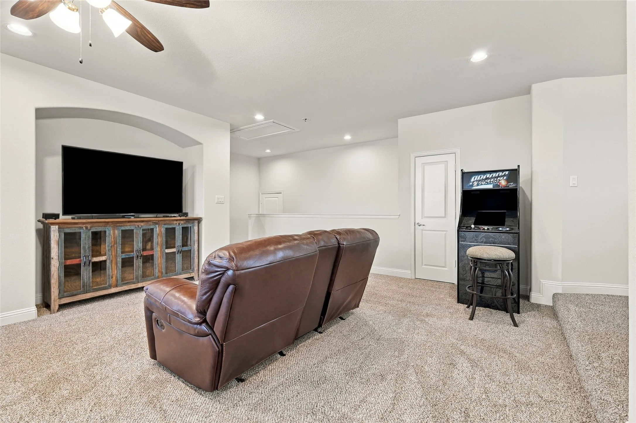 Single Family Residence For Sale in Collin County , 840 Waterview Drive, Prosper, Texas 75078, 4 Bedroom, 4 Bathroom, 3 Garage spaces, 3,843 Sqft, built in 2016, mls#21399130, Real Estate Agent in Prosper, Homes For Sale in Collin county, Homes For Sale in Prosper, Realtor in Prosper Texas, Real Estate Brokerage Independent Realty Texas, Luminita Cordes Realtor