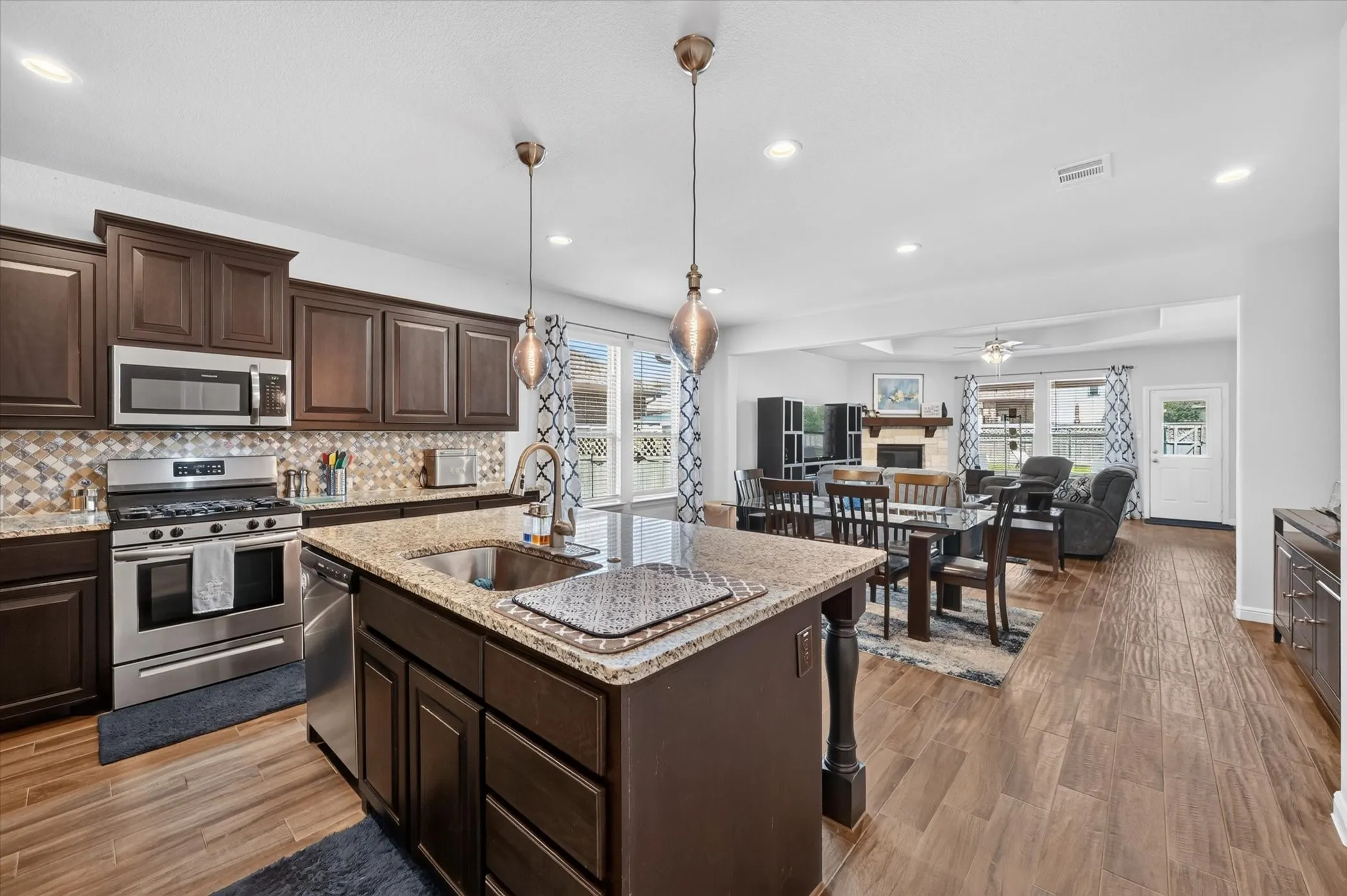 Single Family Residence For Sale in Denton County , 2620 Little Wonder Lane, Northlake, Texas 76247, 3 Bedroom, 2 Bathroom, 2 Garage spaces, 2,209 Sqft, built in 2020, mls#21393263, Real Estate Agent in Northlake, Homes For Sale in Denton county, Homes For Sale in Northlake, Realtor in Northlake Texas, Real Estate Brokerage Independent Realty Texas, Luminita Cordes Realtor