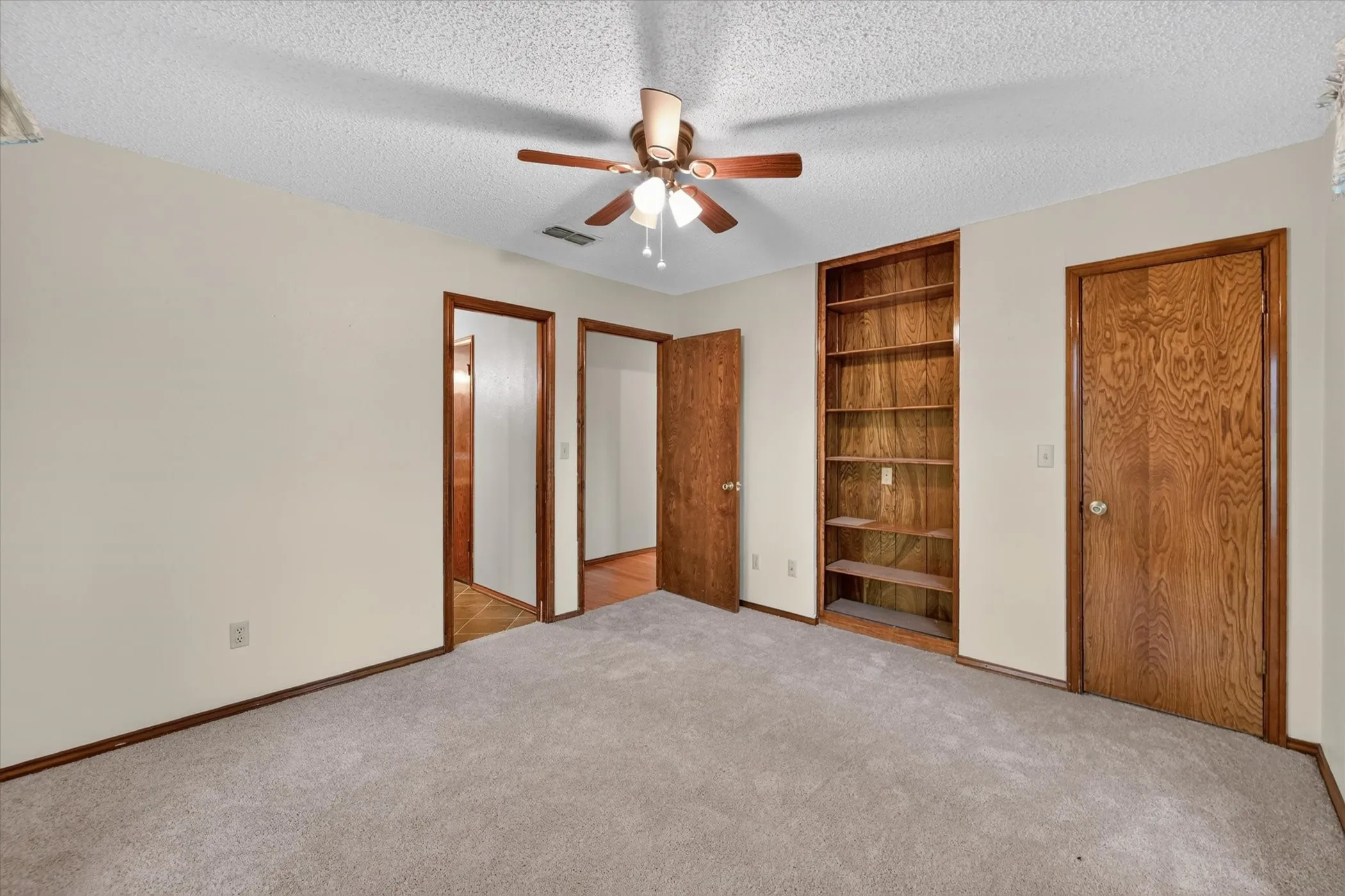 Single Family Residence For Sale in Collin County , 12099 County Road 1028, Blue Ridge, Texas 75424, 3 Bedroom, 3 Bathroom, 2 Garage spaces, 3,004 Sqft, built in 1980, mls#21400918, Real Estate Agent in Blue Ridge, Homes For Sale in Collin county, Homes For Sale in Blue Ridge, Realtor in Blue Ridge Texas, Real Estate Brokerage Independent Realty Texas, Luminita Cordes Realtor