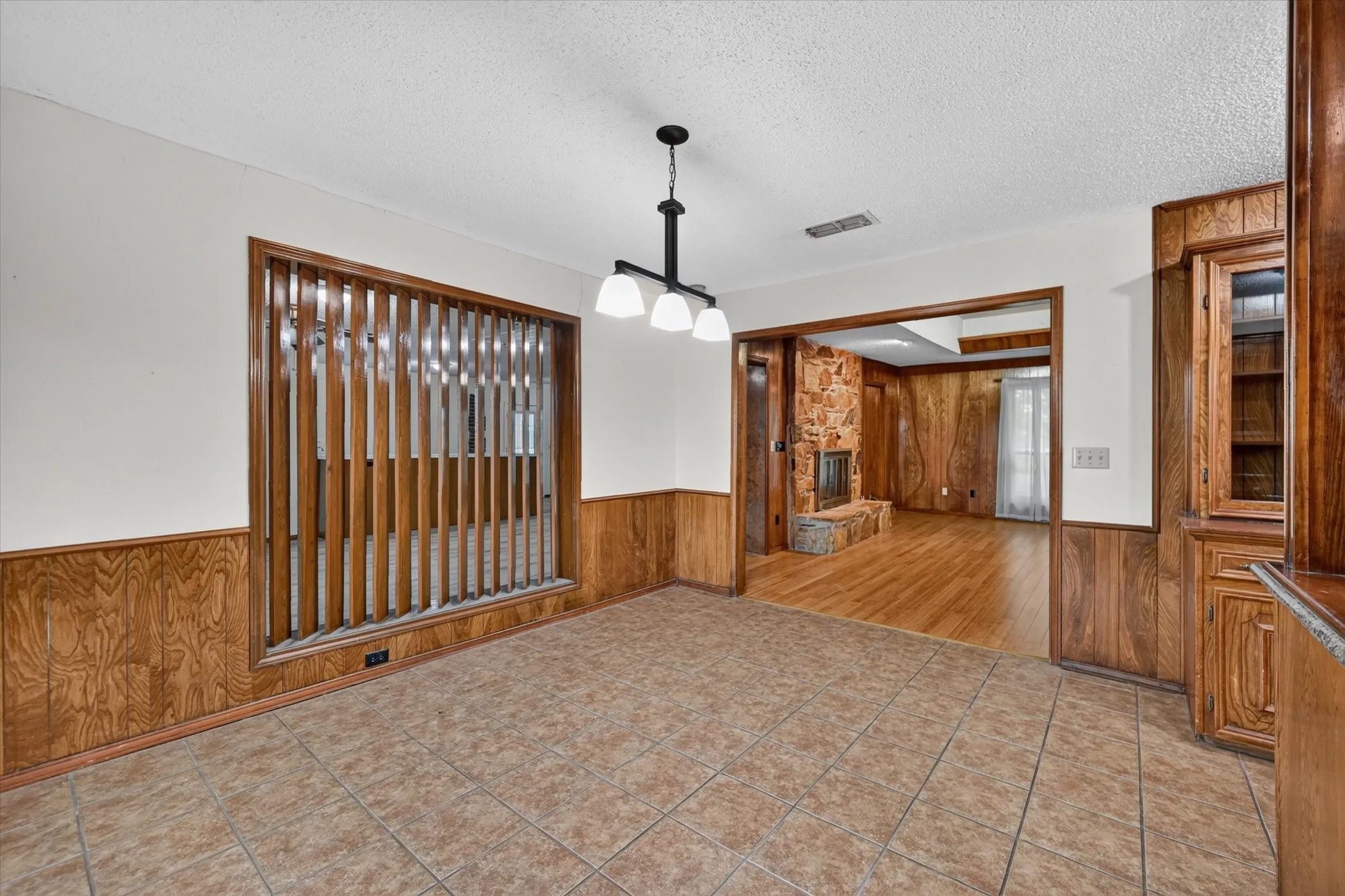 Single Family Residence For Sale in Collin County , 12099 County Road 1028, Blue Ridge, Texas 75424, 3 Bedroom, 3 Bathroom, 2 Garage spaces, 3,004 Sqft, built in 1980, mls#21400918, Real Estate Agent in Blue Ridge, Homes For Sale in Collin county, Homes For Sale in Blue Ridge, Realtor in Blue Ridge Texas, Real Estate Brokerage Independent Realty Texas, Luminita Cordes Realtor