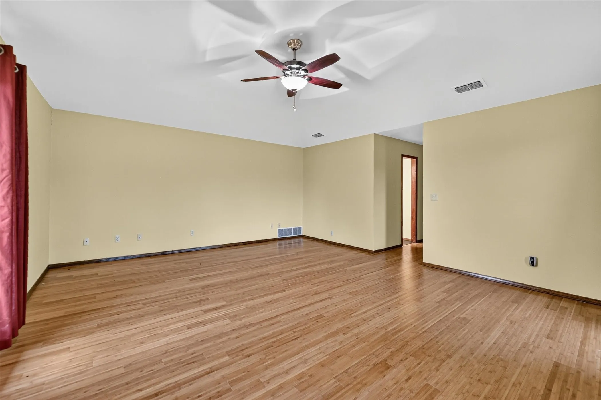Single Family Residence For Sale in Collin County , 12099 County Road 1028, Blue Ridge, Texas 75424, 3 Bedroom, 3 Bathroom, 2 Garage spaces, 3,004 Sqft, built in 1980, mls#21400918, Real Estate Agent in Blue Ridge, Homes For Sale in Collin county, Homes For Sale in Blue Ridge, Realtor in Blue Ridge Texas, Real Estate Brokerage Independent Realty Texas, Luminita Cordes Realtor