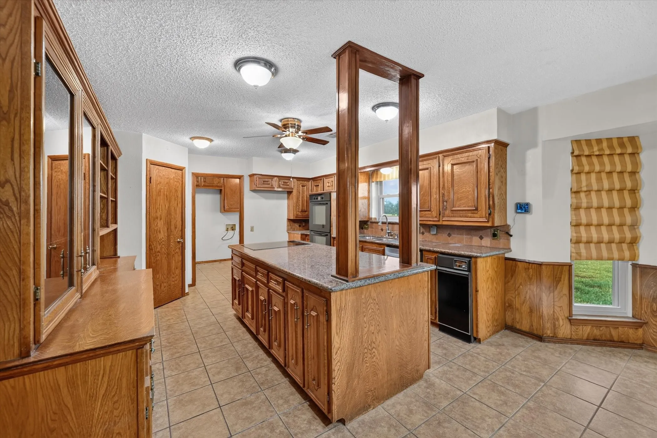 Single Family Residence For Sale in Collin County , 12099 County Road 1028, Blue Ridge, Texas 75424, 3 Bedroom, 3 Bathroom, 2 Garage spaces, 3,004 Sqft, built in 1980, mls#21400918, Real Estate Agent in Blue Ridge, Homes For Sale in Collin county, Homes For Sale in Blue Ridge, Realtor in Blue Ridge Texas, Real Estate Brokerage Independent Realty Texas, Luminita Cordes Realtor