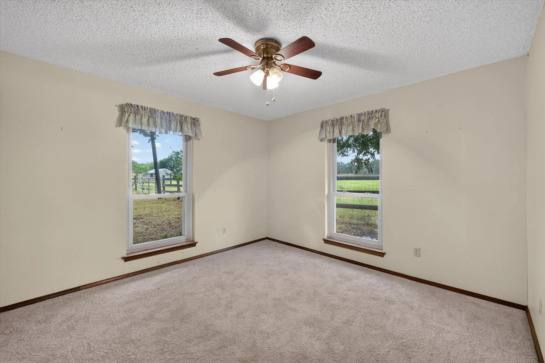 Single Family Residence For Sale in Collin County , 12099 County Road 1028, Blue Ridge, Texas 75424, 3 Bedroom, 3 Bathroom, 2 Garage spaces, 3,004 Sqft, built in 1980, mls#21400918, Real Estate Agent in Blue Ridge, Homes For Sale in Collin county, Homes For Sale in Blue Ridge, Realtor in Blue Ridge Texas, Real Estate Brokerage Independent Realty Texas, Luminita Cordes Realtor