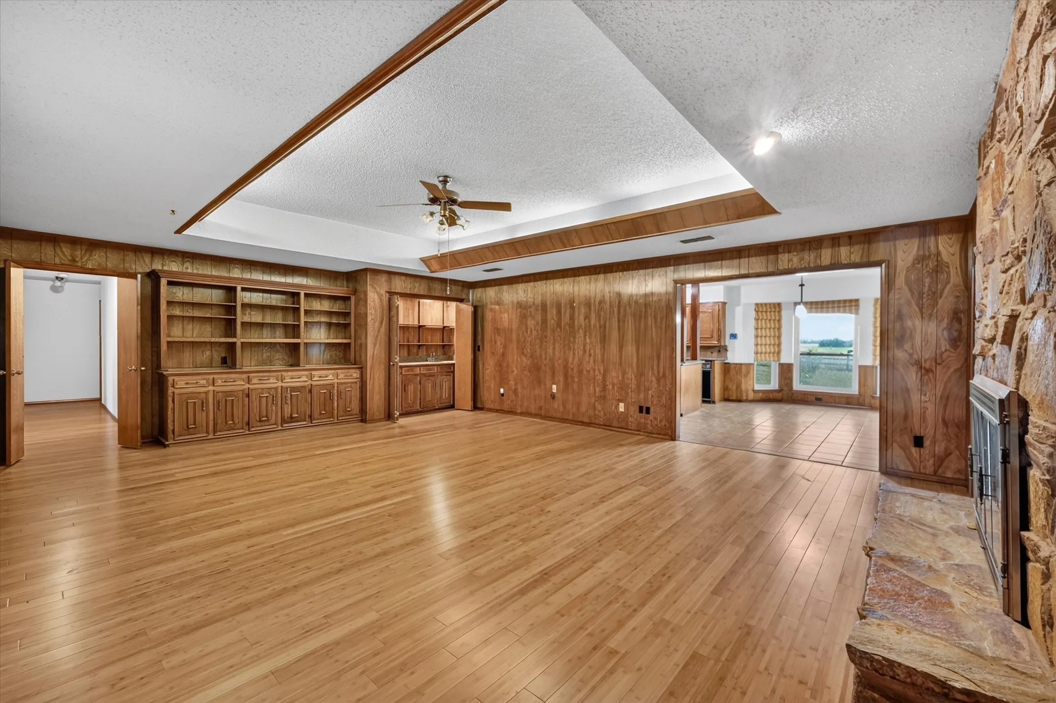 Single Family Residence For Sale in Collin County , 12099 County Road 1028, Blue Ridge, Texas 75424, 3 Bedroom, 3 Bathroom, 2 Garage spaces, 3,004 Sqft, built in 1980, mls#21400918, Real Estate Agent in Blue Ridge, Homes For Sale in Collin county, Homes For Sale in Blue Ridge, Realtor in Blue Ridge Texas, Real Estate Brokerage Independent Realty Texas, Luminita Cordes Realtor