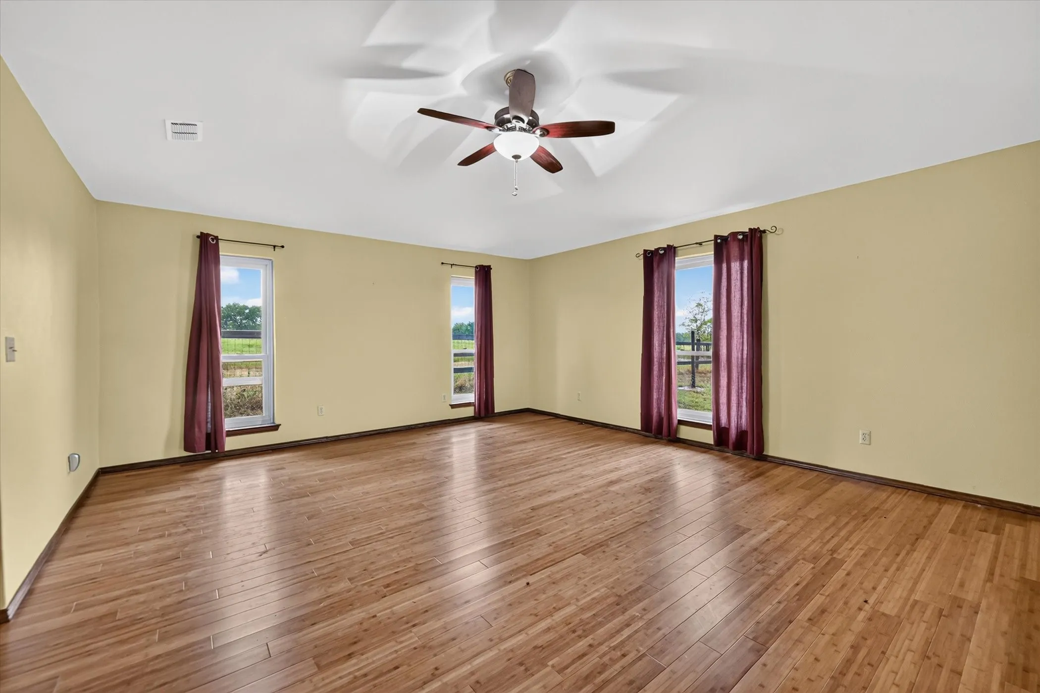 Single Family Residence For Sale in Collin County , 12099 County Road 1028, Blue Ridge, Texas 75424, 3 Bedroom, 3 Bathroom, 2 Garage spaces, 3,004 Sqft, built in 1980, mls#21400918, Real Estate Agent in Blue Ridge, Homes For Sale in Collin county, Homes For Sale in Blue Ridge, Realtor in Blue Ridge Texas, Real Estate Brokerage Independent Realty Texas, Luminita Cordes Realtor