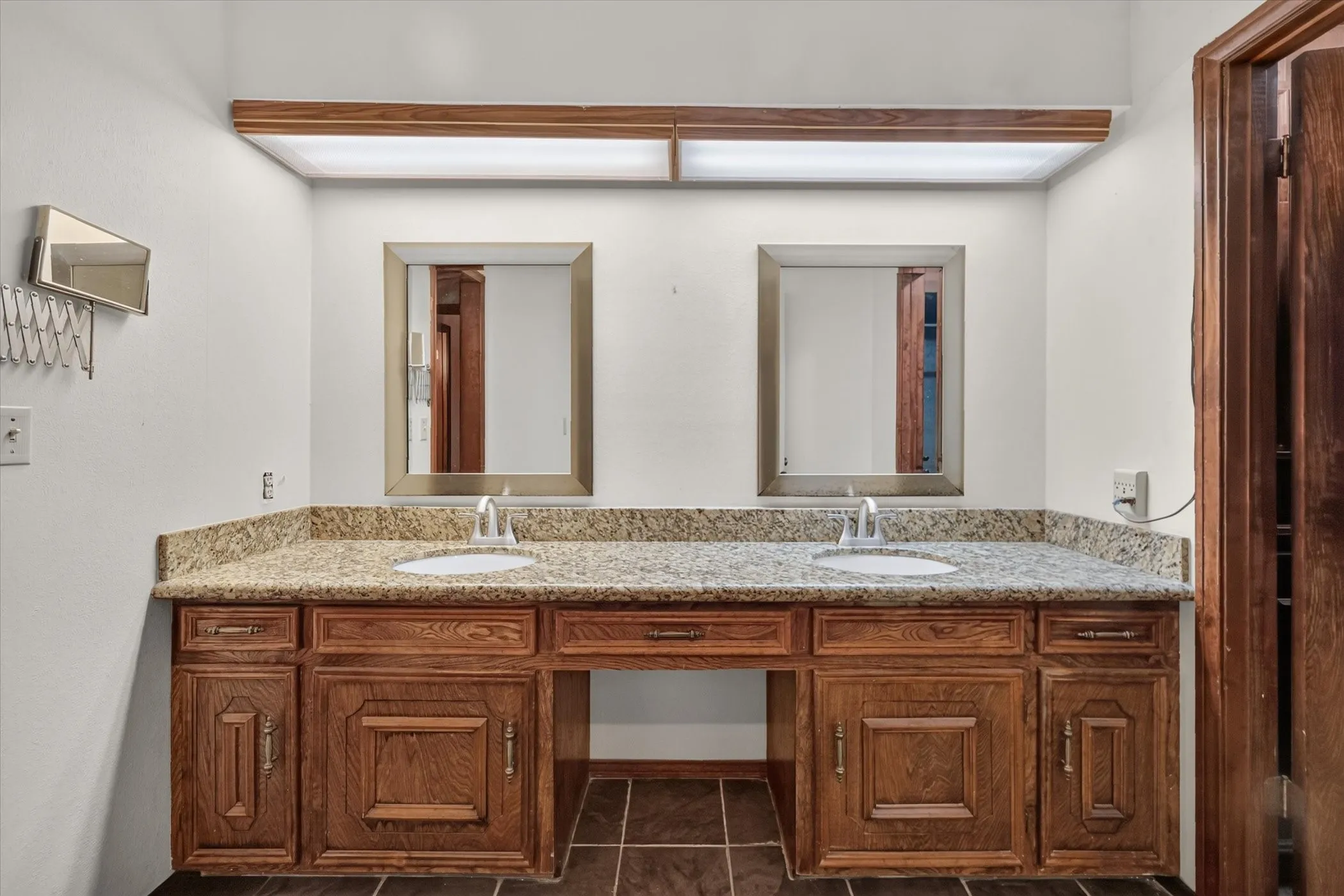 Single Family Residence For Sale in Collin County , 12099 County Road 1028, Blue Ridge, Texas 75424, 3 Bedroom, 3 Bathroom, 2 Garage spaces, 3,004 Sqft, built in 1980, mls#21400918, Real Estate Agent in Blue Ridge, Homes For Sale in Collin county, Homes For Sale in Blue Ridge, Realtor in Blue Ridge Texas, Real Estate Brokerage Independent Realty Texas, Luminita Cordes Realtor
