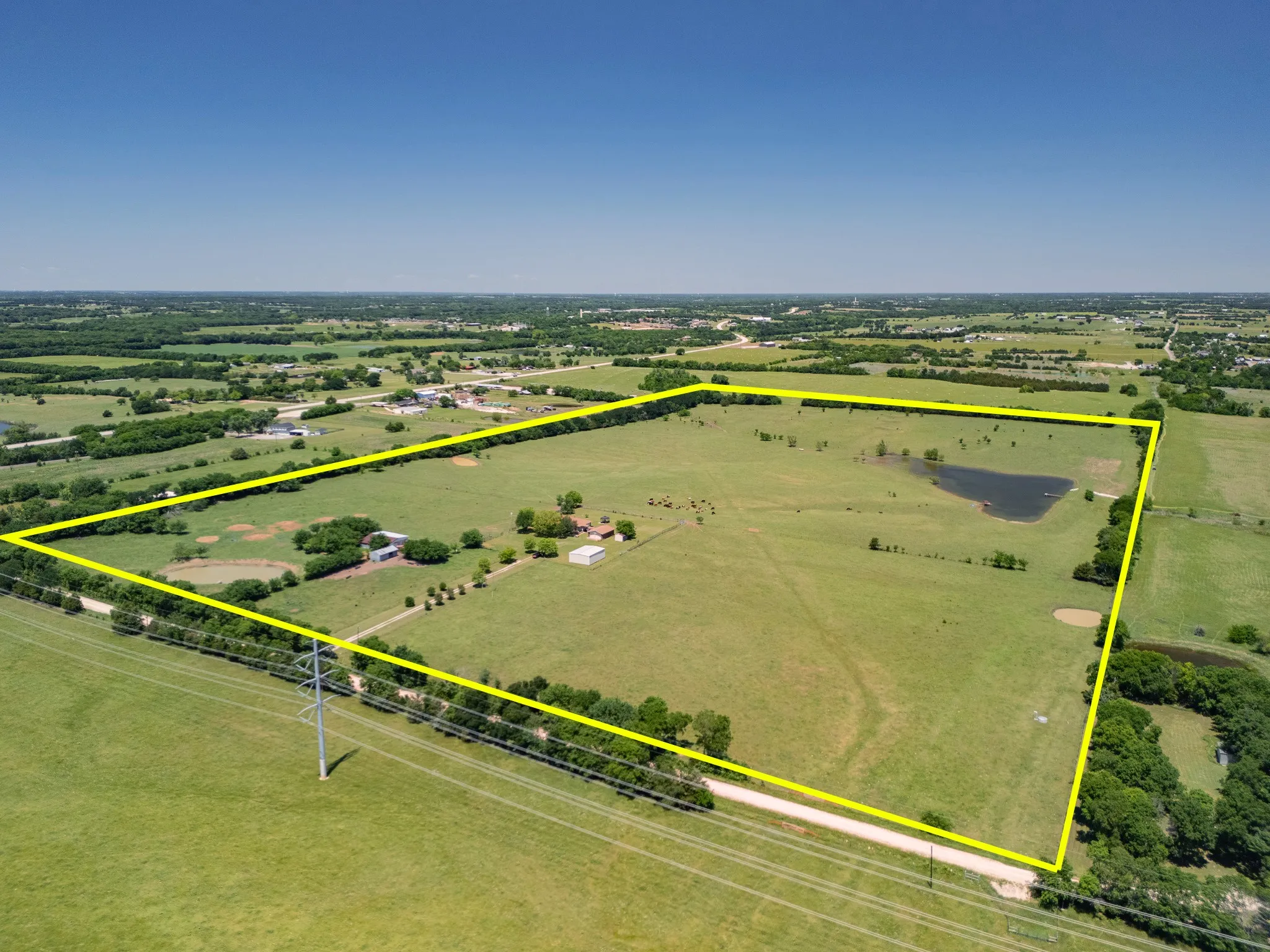 Single Family Residence For Sale in Collin County , 12099 County Road 1028, Blue Ridge, Texas 75424, 3 Bedroom, 3 Bathroom, 2 Garage spaces, 3,004 Sqft, built in 1980, mls#21400918, Real Estate Agent in Blue Ridge, Homes For Sale in Collin county, Homes For Sale in Blue Ridge, Realtor in Blue Ridge Texas, Real Estate Brokerage Independent Realty Texas, Luminita Cordes Realtor