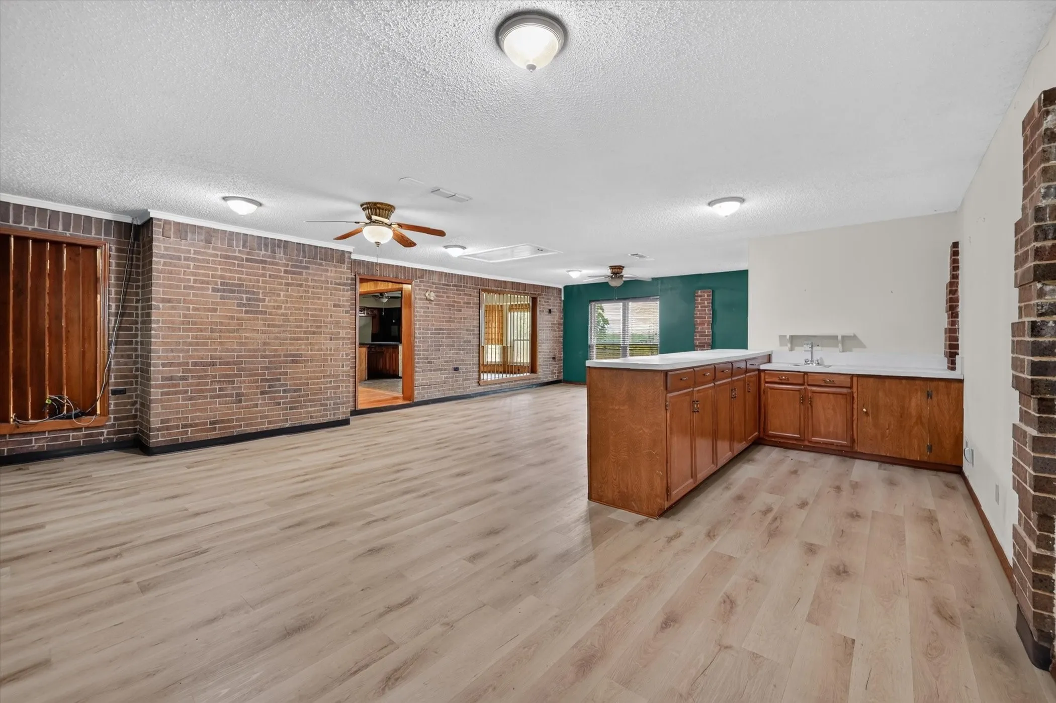 Single Family Residence For Sale in Collin County , 12099 County Road 1028, Blue Ridge, Texas 75424, 3 Bedroom, 3 Bathroom, 2 Garage spaces, 3,004 Sqft, built in 1980, mls#21400918, Real Estate Agent in Blue Ridge, Homes For Sale in Collin county, Homes For Sale in Blue Ridge, Realtor in Blue Ridge Texas, Real Estate Brokerage Independent Realty Texas, Luminita Cordes Realtor