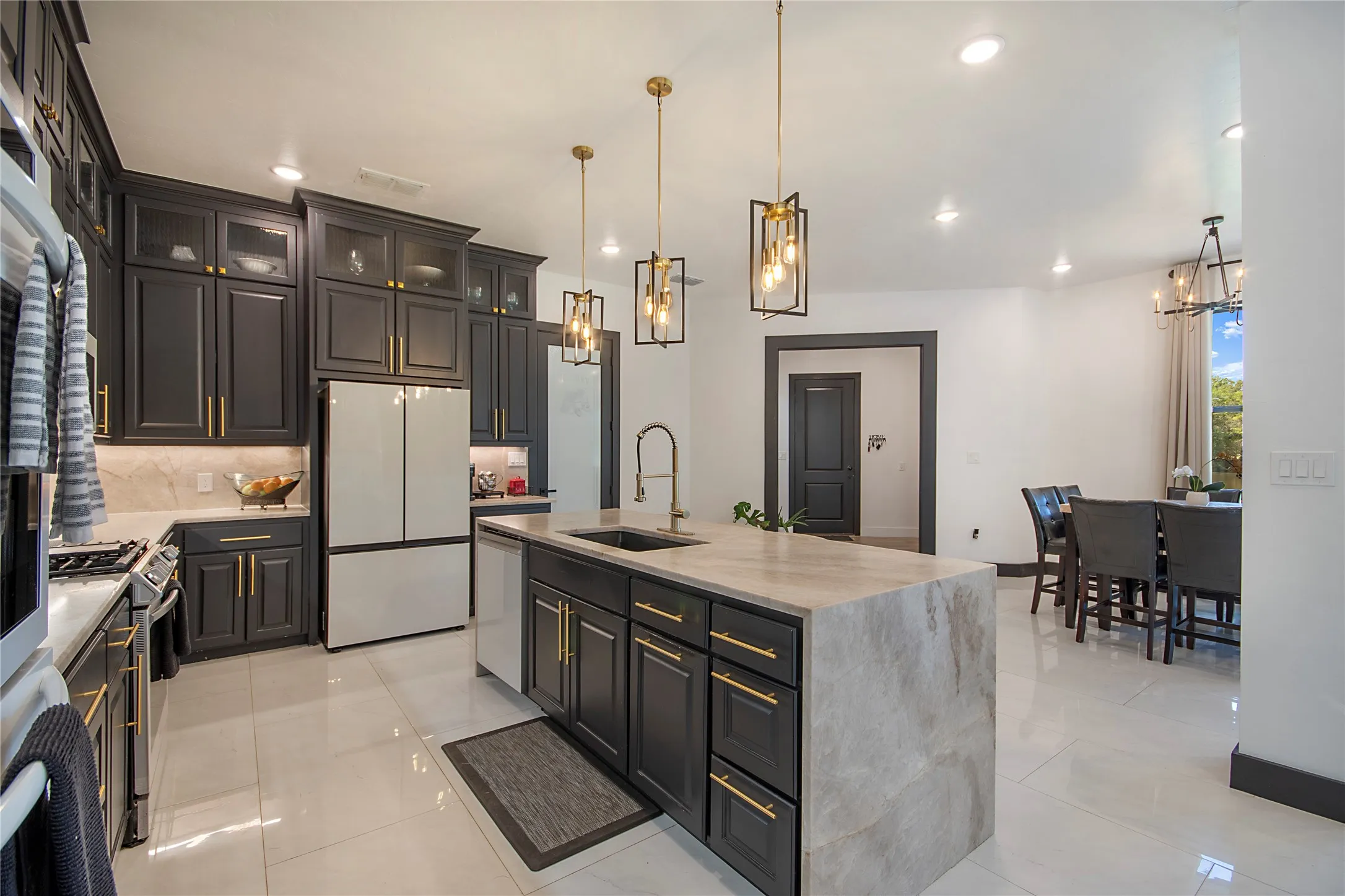 Single Family Residence For Sale in Harrison County , 8383 FM 2208, Longview, Texas 75650, 6 Bedroom, 5 Bathroom, 2 Garage spaces, 6,922 Sqft, built in 2022, mls#21400797, Real Estate Agent in Longview, Homes For Sale in Harrison county, Homes For Sale in Longview, Realtor in Longview Texas, Real Estate Brokerage Independent Realty Texas, Luminita Cordes Realtor