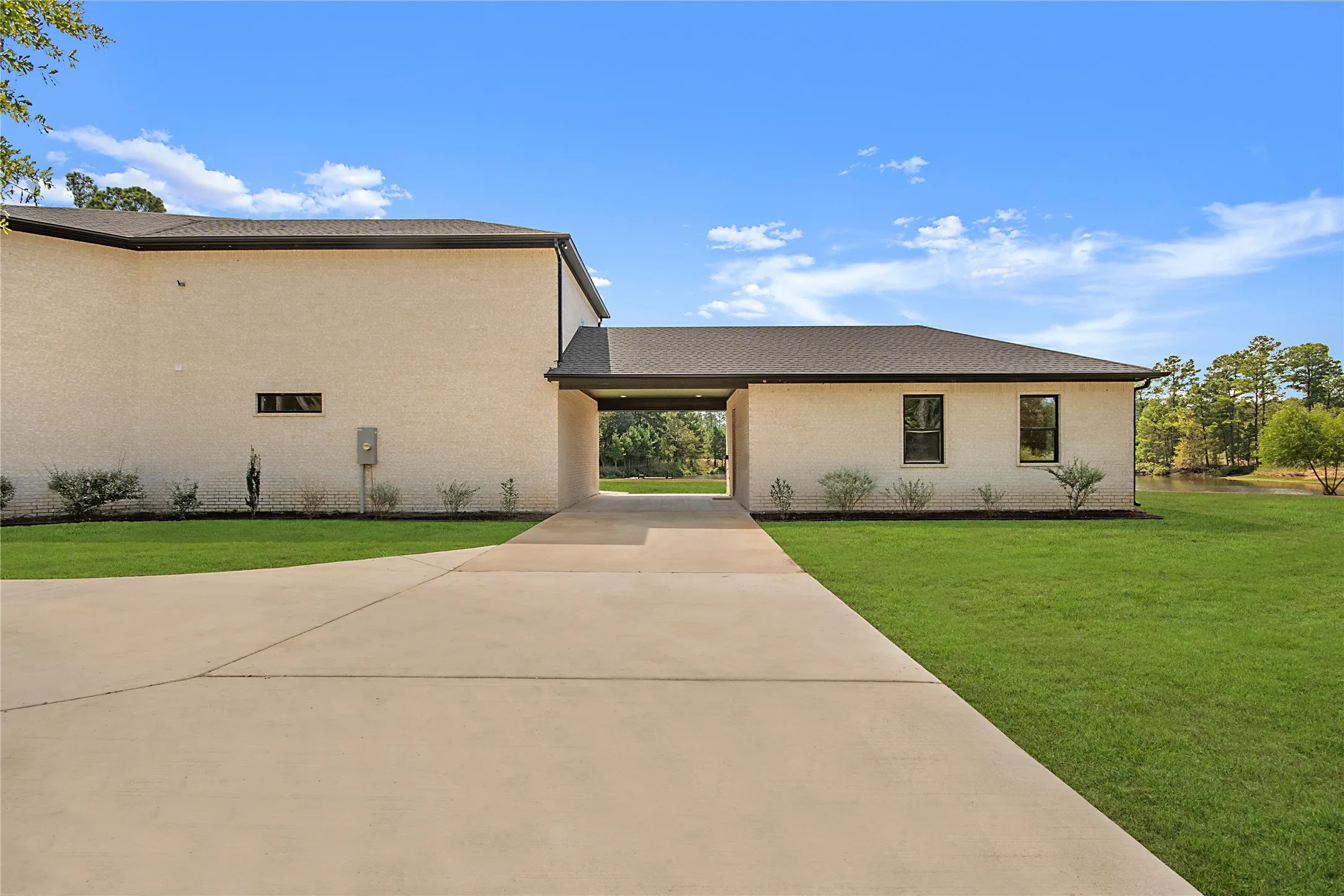Single Family Residence For Sale in Harrison County , 8383 FM 2208, Longview, Texas 75650, 6 Bedroom, 5 Bathroom, 2 Garage spaces, 6,922 Sqft, built in 2022, mls#21400797, Real Estate Agent in Longview, Homes For Sale in Harrison county, Homes For Sale in Longview, Realtor in Longview Texas, Real Estate Brokerage Independent Realty Texas, Luminita Cordes Realtor