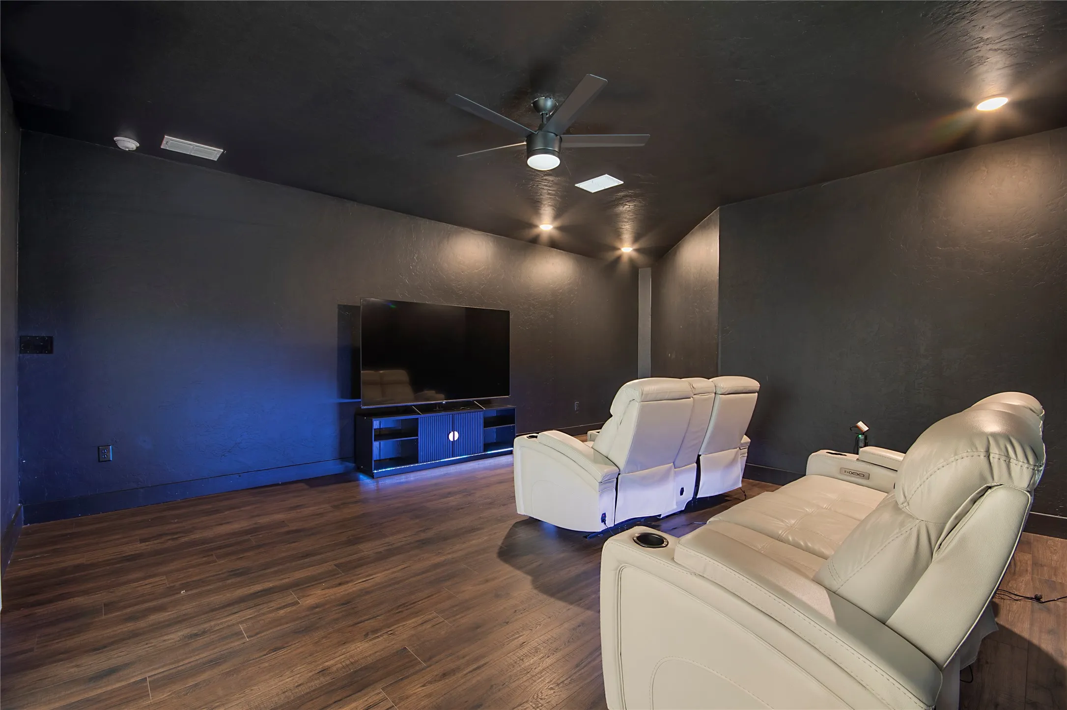 Single Family Residence For Sale in Harrison County , 8383 FM 2208, Longview, Texas 75650, 6 Bedroom, 5 Bathroom, 2 Garage spaces, 6,922 Sqft, built in 2022, mls#21400797, Real Estate Agent in Longview, Homes For Sale in Harrison county, Homes For Sale in Longview, Realtor in Longview Texas, Real Estate Brokerage Independent Realty Texas, Luminita Cordes Realtor