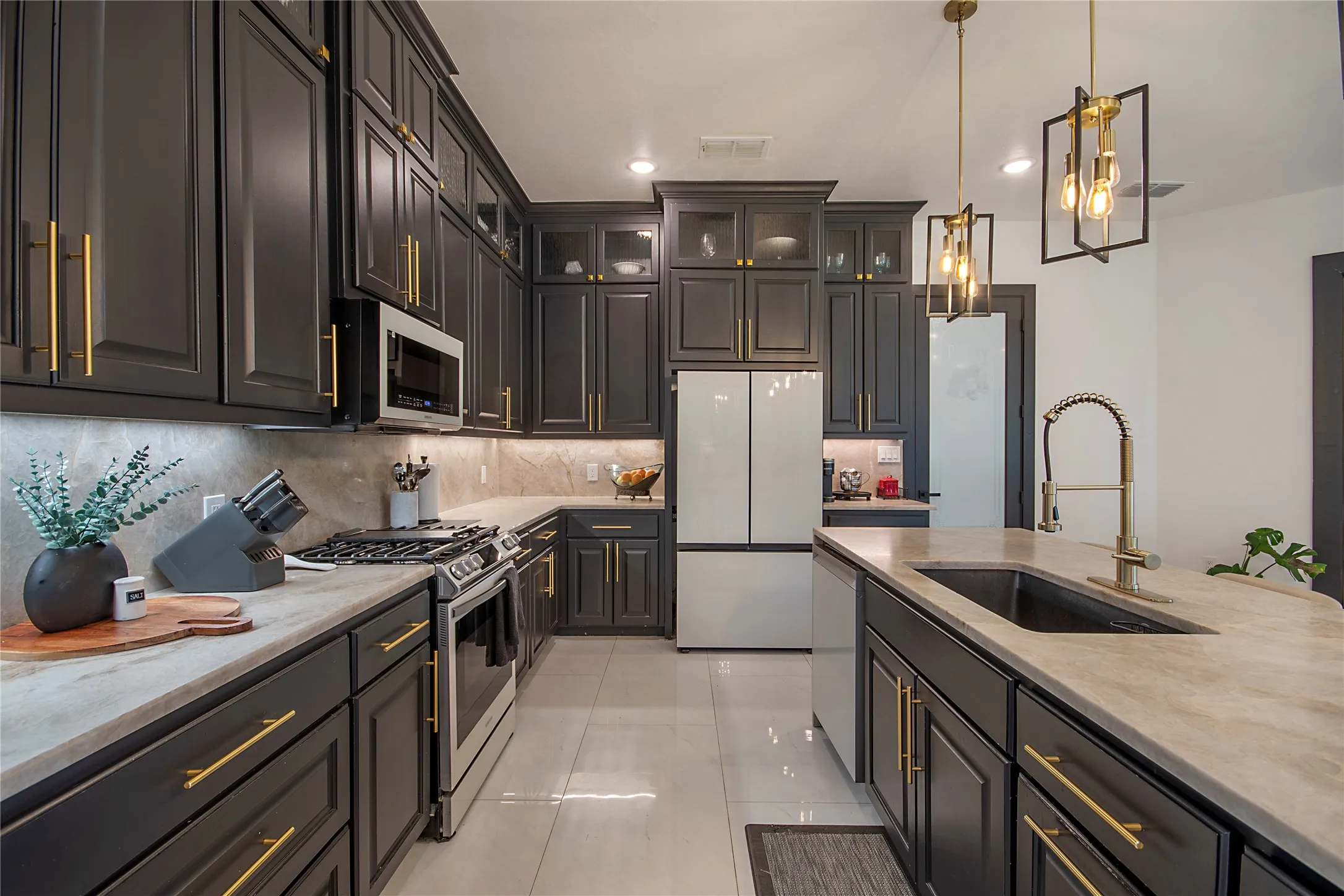 Single Family Residence For Sale in Harrison County , 8383 FM 2208, Longview, Texas 75650, 6 Bedroom, 5 Bathroom, 2 Garage spaces, 6,922 Sqft, built in 2022, mls#21400797, Real Estate Agent in Longview, Homes For Sale in Harrison county, Homes For Sale in Longview, Realtor in Longview Texas, Real Estate Brokerage Independent Realty Texas, Luminita Cordes Realtor