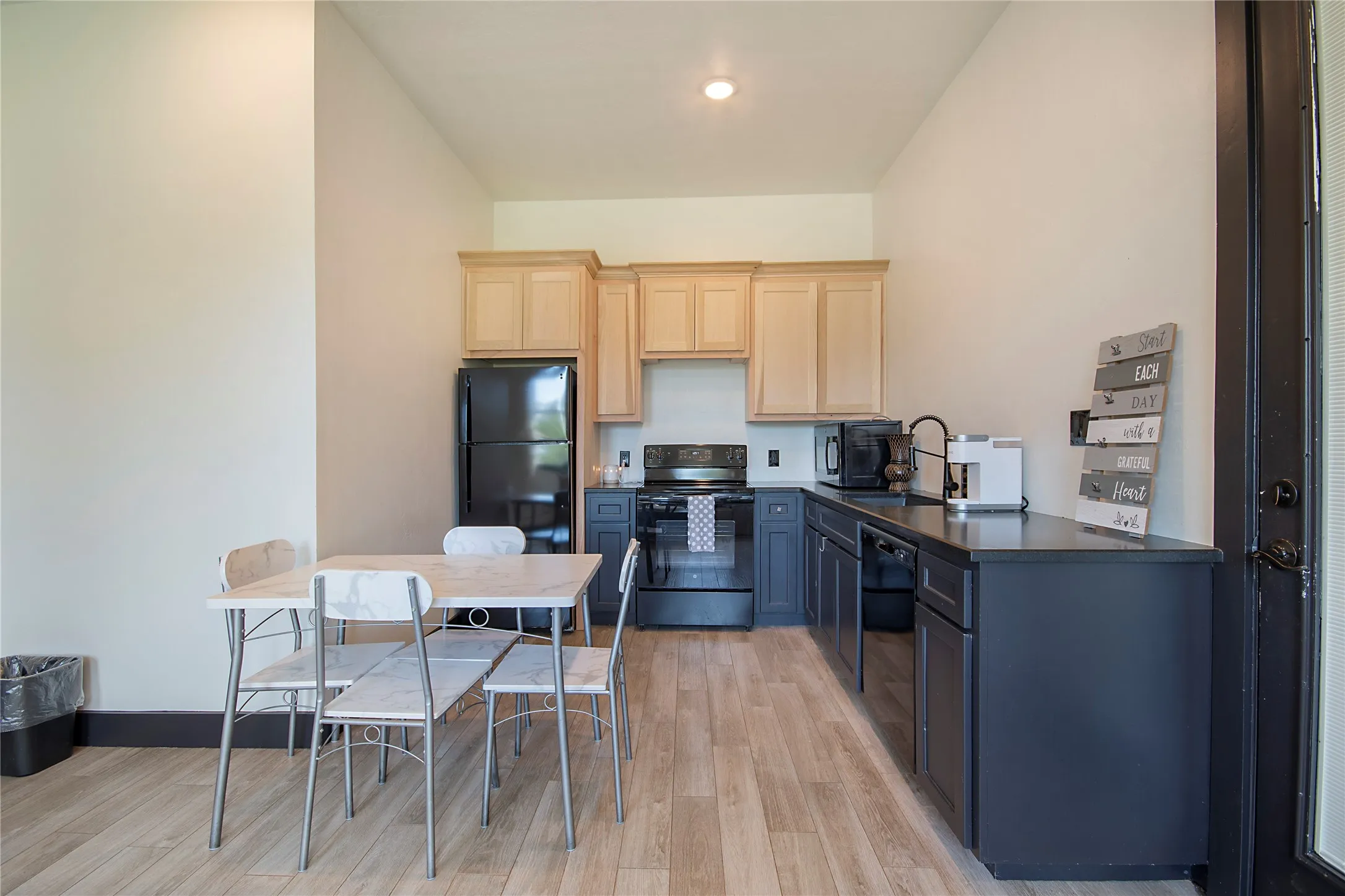 Single Family Residence For Sale in Harrison County , 8383 FM 2208, Longview, Texas 75650, 6 Bedroom, 5 Bathroom, 2 Garage spaces, 6,922 Sqft, built in 2022, mls#21400797, Real Estate Agent in Longview, Homes For Sale in Harrison county, Homes For Sale in Longview, Realtor in Longview Texas, Real Estate Brokerage Independent Realty Texas, Luminita Cordes Realtor