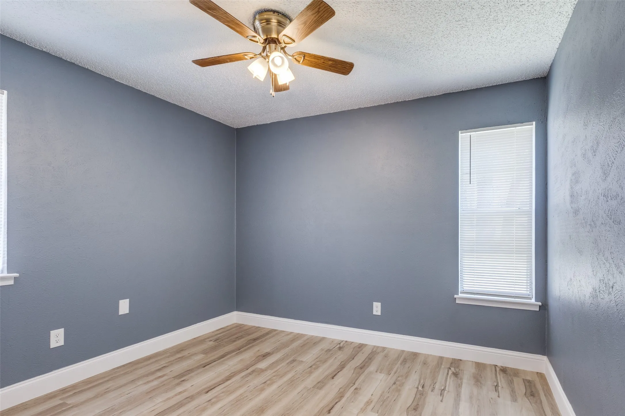 Duplex For Rent in Tarrant County , 451 Wilshire Avenue, Azle, Texas 76020, 2 Bedroom, 1 Bathroom, Garage spaces, 835 Sqft, built in 1976, mls#21397928, Real Estate Agent in Azle, Homes For Rent in Tarrant county, Homes For Rent in Azle, Realtor in Azle Texas, Real Estate Brokerage Independent Realty Texas, Luminita Cordes Realtor