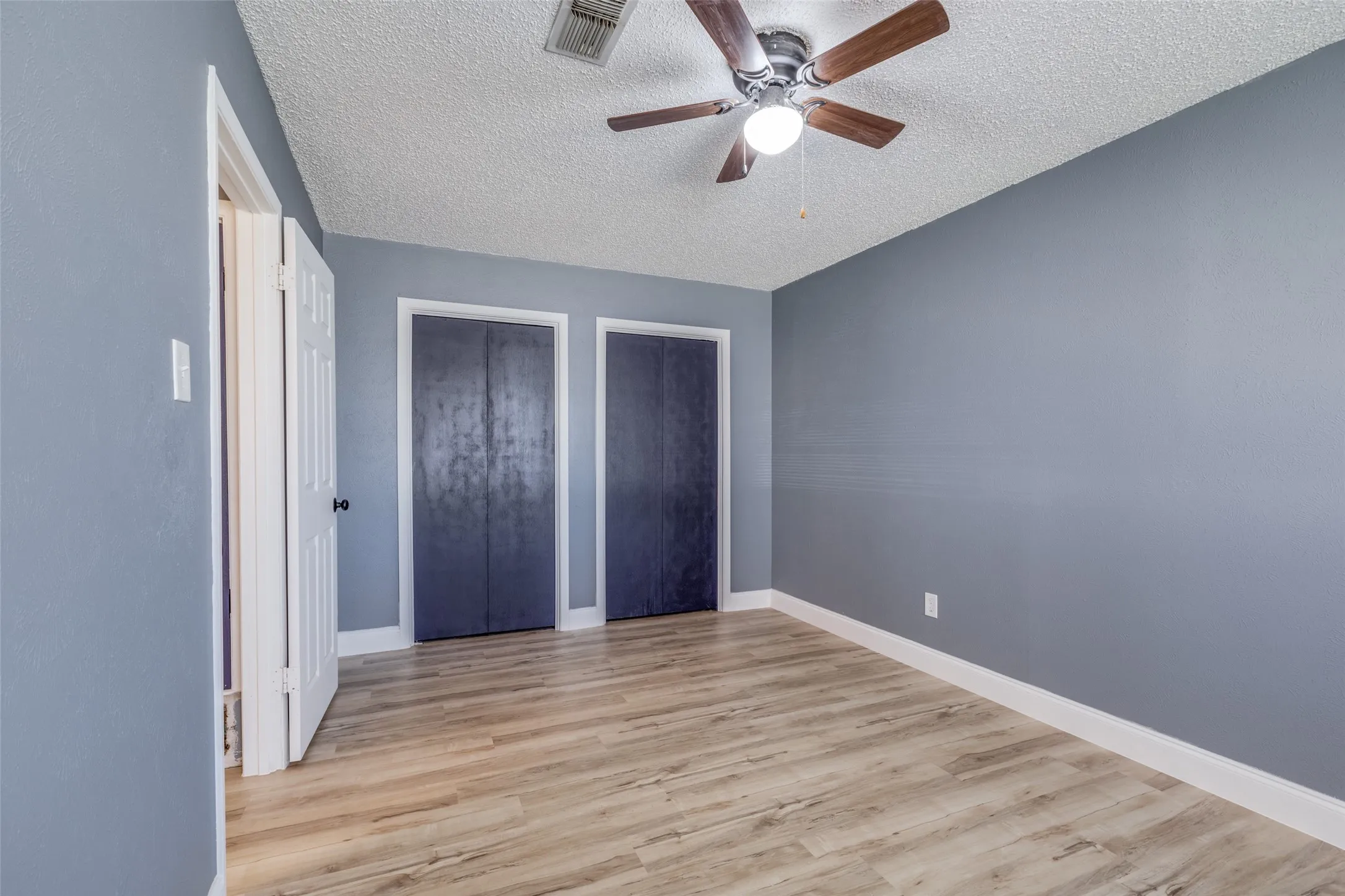 Duplex For Rent in Tarrant County , 451 Wilshire Avenue, Azle, Texas 76020, 2 Bedroom, 1 Bathroom, Garage spaces, 835 Sqft, built in 1976, mls#21397928, Real Estate Agent in Azle, Homes For Rent in Tarrant county, Homes For Rent in Azle, Realtor in Azle Texas, Real Estate Brokerage Independent Realty Texas, Luminita Cordes Realtor