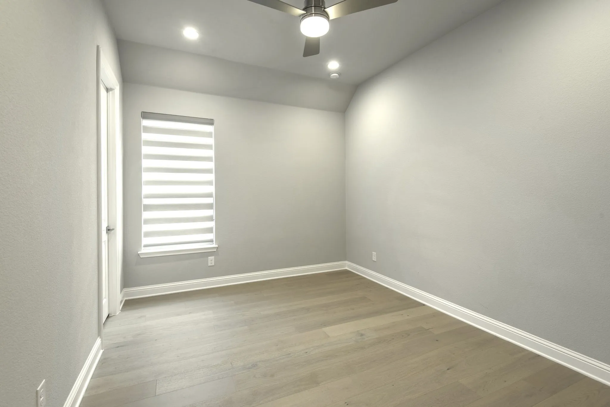 Single Family Residence For Sale in Denton County , 4908 Sir Cole Court, Carrollton, Texas 75010, 4 Bedroom, 3 Bathroom, 3 Garage spaces, 2,989 Sqft, built in 2022, mls#21398575, Real Estate Agent in Carrollton, Homes For Sale in Denton county, Homes For Sale in Carrollton, Realtor in Carrollton Texas, Real Estate Brokerage Independent Realty Texas, Luminita Cordes Realtor