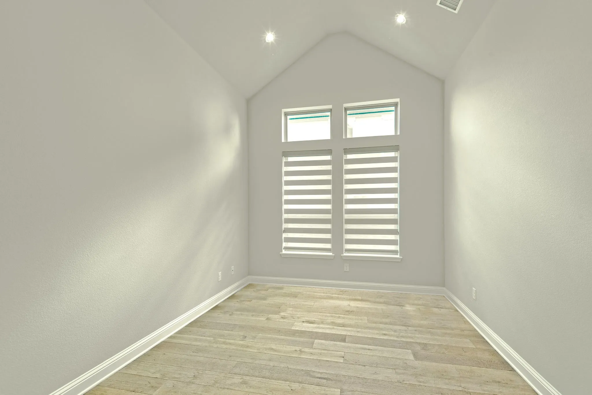 Single Family Residence For Sale in Denton County , 4908 Sir Cole Court, Carrollton, Texas 75010, 4 Bedroom, 3 Bathroom, 3 Garage spaces, 2,989 Sqft, built in 2022, mls#21398575, Real Estate Agent in Carrollton, Homes For Sale in Denton county, Homes For Sale in Carrollton, Realtor in Carrollton Texas, Real Estate Brokerage Independent Realty Texas, Luminita Cordes Realtor