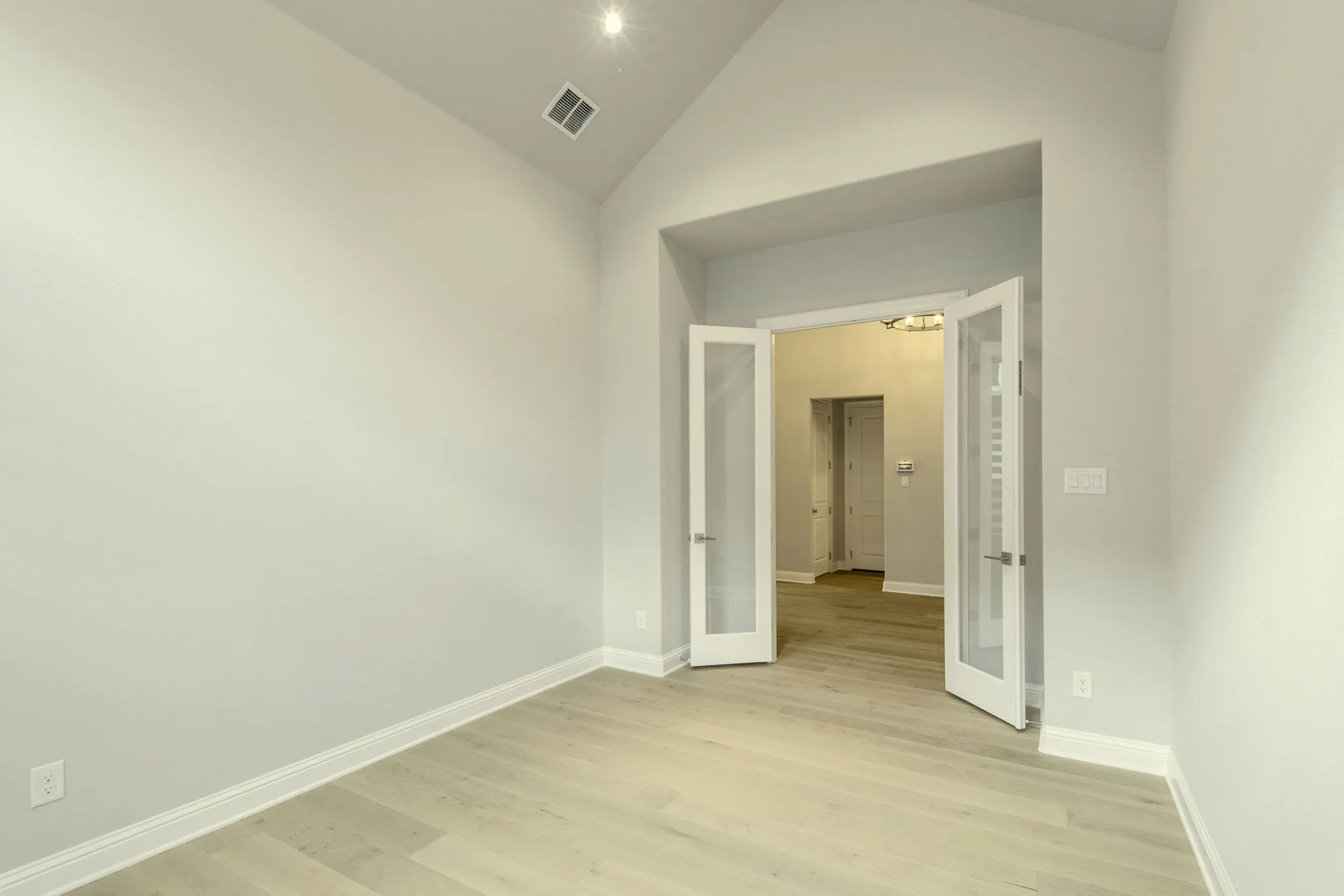 Single Family Residence For Sale in Denton County , 4908 Sir Cole Court, Carrollton, Texas 75010, 4 Bedroom, 3 Bathroom, 3 Garage spaces, 2,989 Sqft, built in 2022, mls#21398575, Real Estate Agent in Carrollton, Homes For Sale in Denton county, Homes For Sale in Carrollton, Realtor in Carrollton Texas, Real Estate Brokerage Independent Realty Texas, Luminita Cordes Realtor