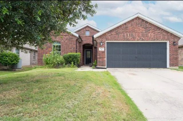 Single Family Residence For Rent in Denton County , 1413 Nightingale Drive, Aubrey, Texas 76227, 3 Bedroom, 2 Bathroom, 2 Garage spaces, 1,687 Sqft, built in 2012, mls#21397245, Real Estate Agent in Aubrey, Homes For Rent in Denton county, Homes For Rent in Aubrey, Realtor in Aubrey Texas, Real Estate Brokerage Independent Realty Texas, Luminita Cordes Realtor