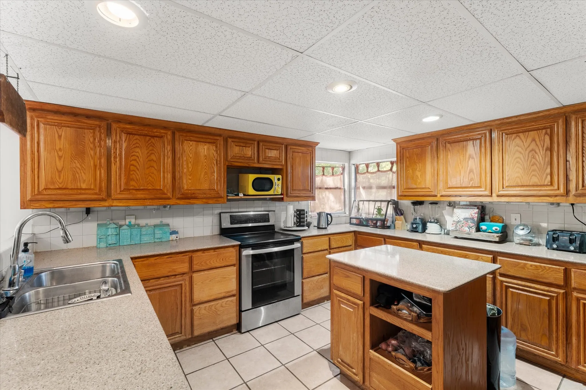 Single Family Residence For Sale in Henderson County , 718 Suncrest Drive, Tool, Texas 75143, 3 Bedroom, 1 Bathroom, Garage spaces, 1,350 Sqft, built in 1970, mls#21400951, Real Estate Agent in Tool, Homes For Sale in Henderson county, Homes For Sale in Tool, Realtor in Tool Texas, Real Estate Brokerage Independent Realty Texas, Luminita Cordes Realtor