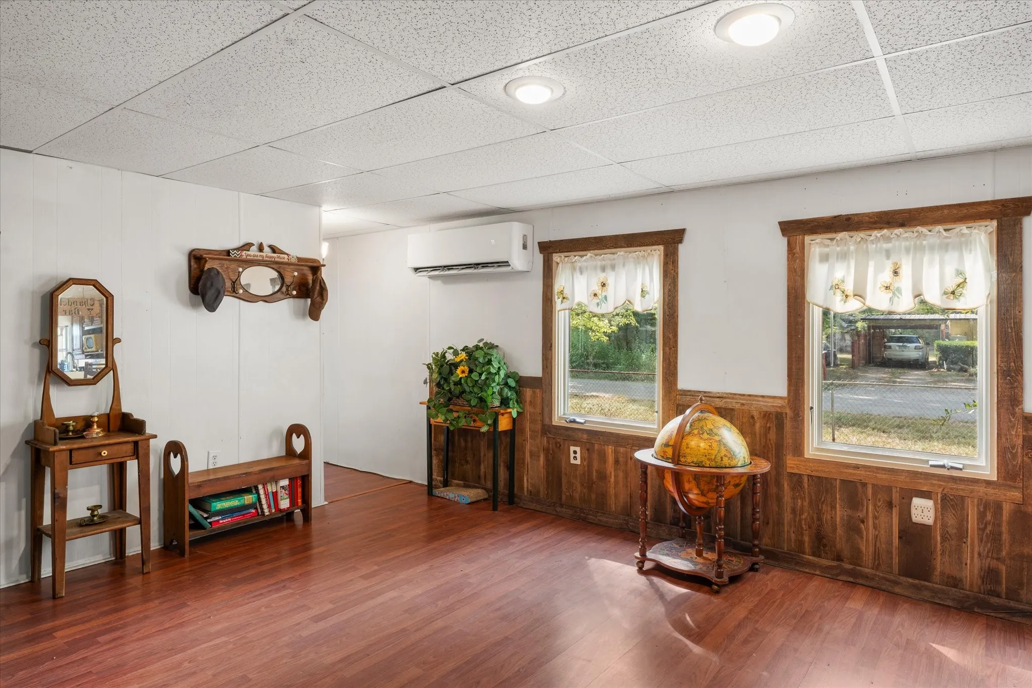 Single Family Residence For Sale in Henderson County , 718 Suncrest Drive, Tool, Texas 75143, 3 Bedroom, 1 Bathroom, Garage spaces, 1,350 Sqft, built in 1970, mls#21400951, Real Estate Agent in Tool, Homes For Sale in Henderson county, Homes For Sale in Tool, Realtor in Tool Texas, Real Estate Brokerage Independent Realty Texas, Luminita Cordes Realtor