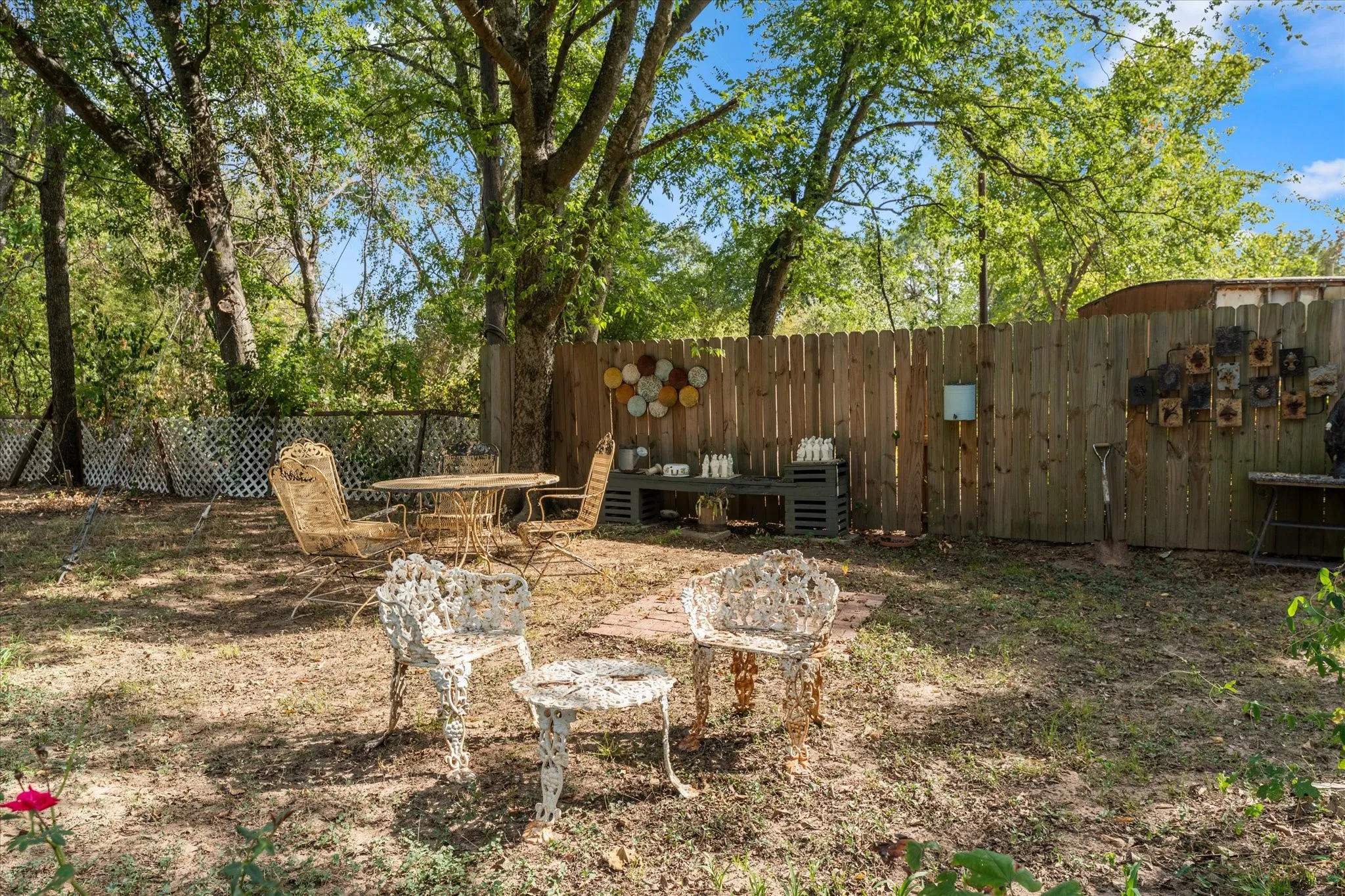 Single Family Residence For Sale in Henderson County , 718 Suncrest Drive, Tool, Texas 75143, 3 Bedroom, 1 Bathroom, Garage spaces, 1,350 Sqft, built in 1970, mls#21400951, Real Estate Agent in Tool, Homes For Sale in Henderson county, Homes For Sale in Tool, Realtor in Tool Texas, Real Estate Brokerage Independent Realty Texas, Luminita Cordes Realtor