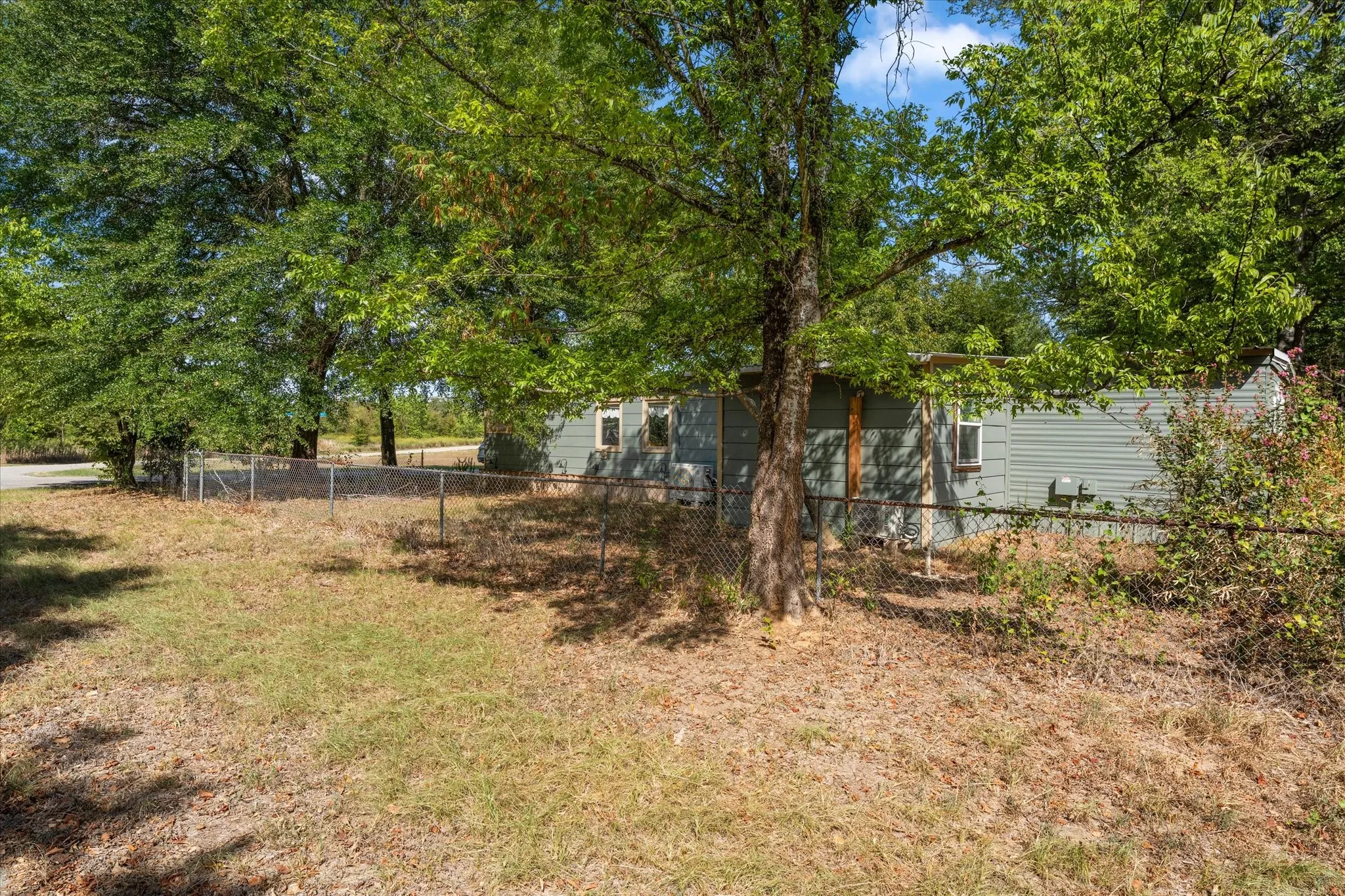 Single Family Residence For Sale in Henderson County , 718 Suncrest Drive, Tool, Texas 75143, 3 Bedroom, 1 Bathroom, Garage spaces, 1,350 Sqft, built in 1970, mls#21400951, Real Estate Agent in Tool, Homes For Sale in Henderson county, Homes For Sale in Tool, Realtor in Tool Texas, Real Estate Brokerage Independent Realty Texas, Luminita Cordes Realtor