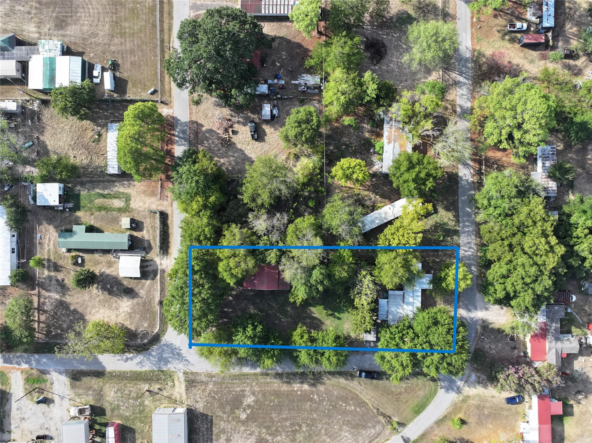 Single Family Residence For Sale in Henderson County , 718 Suncrest Drive, Tool, Texas 75143, 3 Bedroom, 1 Bathroom, Garage spaces, 1,350 Sqft, built in 1970, mls#21400951, Real Estate Agent in Tool, Homes For Sale in Henderson county, Homes For Sale in Tool, Realtor in Tool Texas, Real Estate Brokerage Independent Realty Texas, Luminita Cordes Realtor