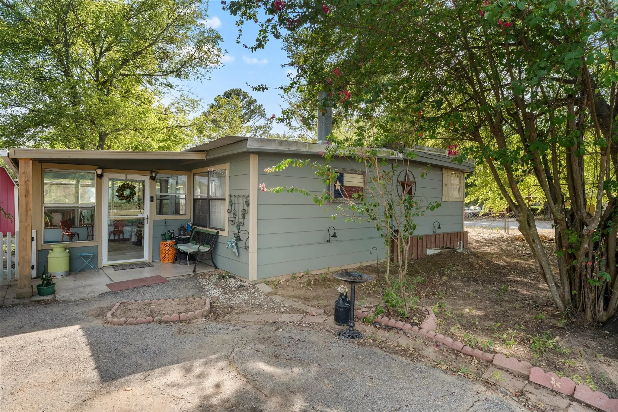 Single Family Residence For Sale in Henderson County , 718 Suncrest Drive, Tool, Texas 75143, 3 Bedroom, 1 Bathroom, Garage spaces, 1,350 Sqft, built in 1970, mls#21400951, Real Estate Agent in Tool, Homes For Sale in Henderson county, Homes For Sale in Tool, Realtor in Tool Texas, Real Estate Brokerage Independent Realty Texas, Luminita Cordes Realtor