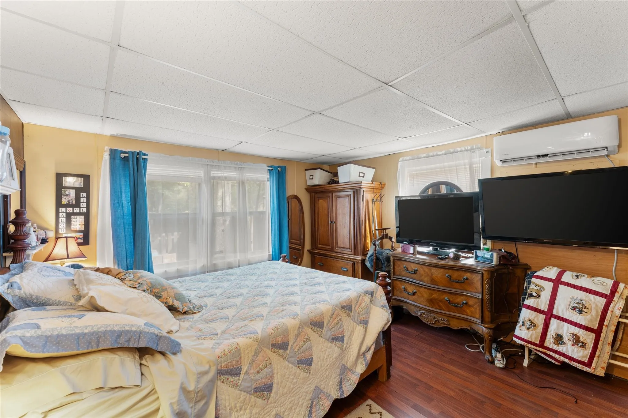 Single Family Residence For Sale in Henderson County , 718 Suncrest Drive, Tool, Texas 75143, 3 Bedroom, 1 Bathroom, Garage spaces, 1,350 Sqft, built in 1970, mls#21400951, Real Estate Agent in Tool, Homes For Sale in Henderson county, Homes For Sale in Tool, Realtor in Tool Texas, Real Estate Brokerage Independent Realty Texas, Luminita Cordes Realtor